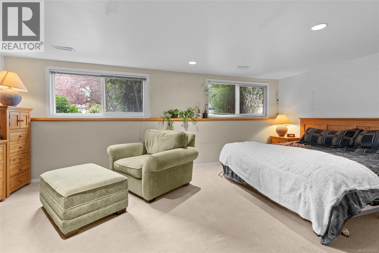  3223 Henderson Road, Oak Bay