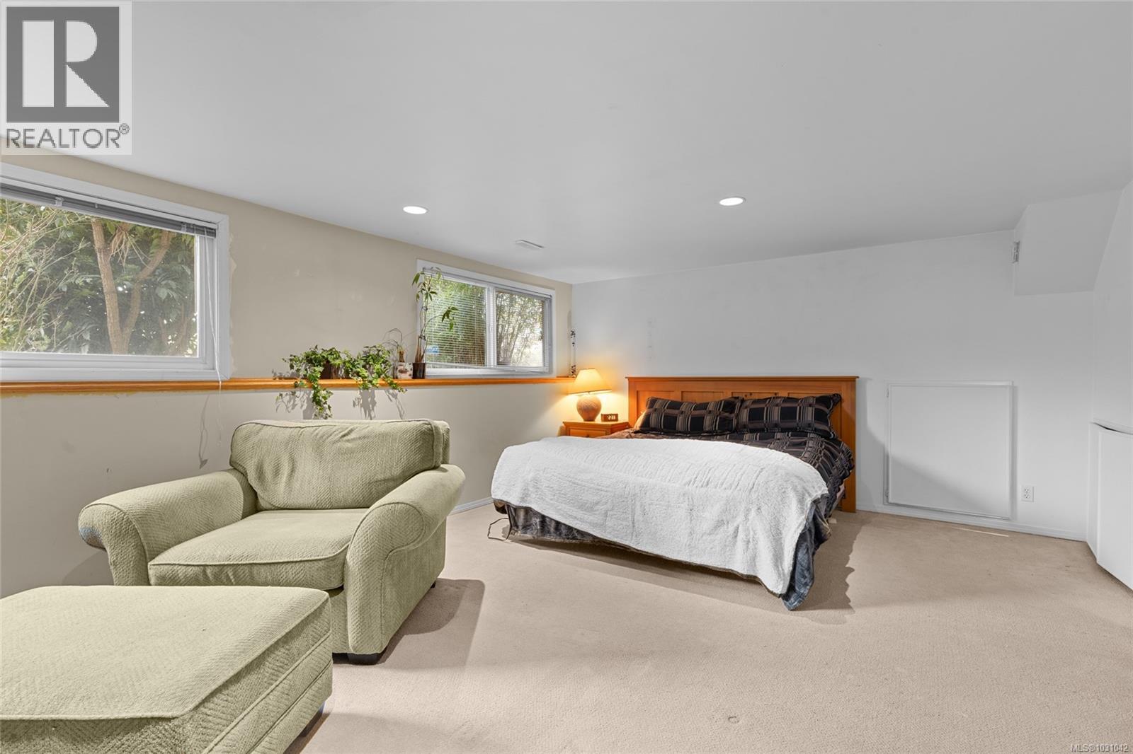  3223 Henderson Road, Oak Bay