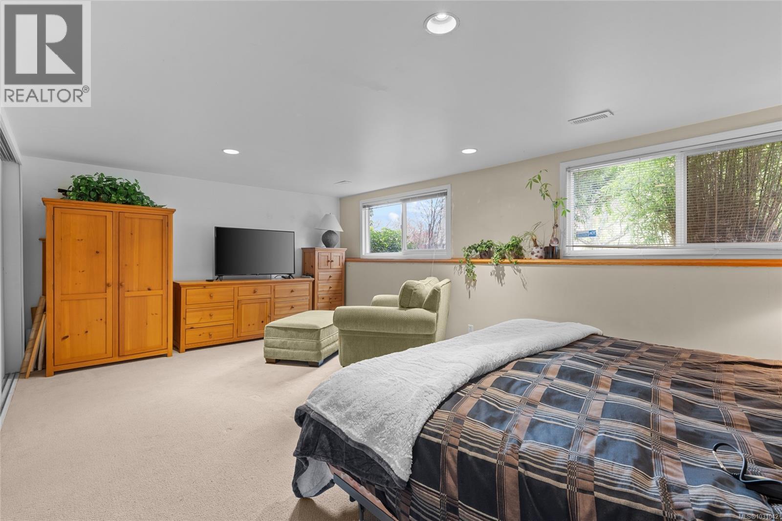  3223 Henderson Road, Oak Bay