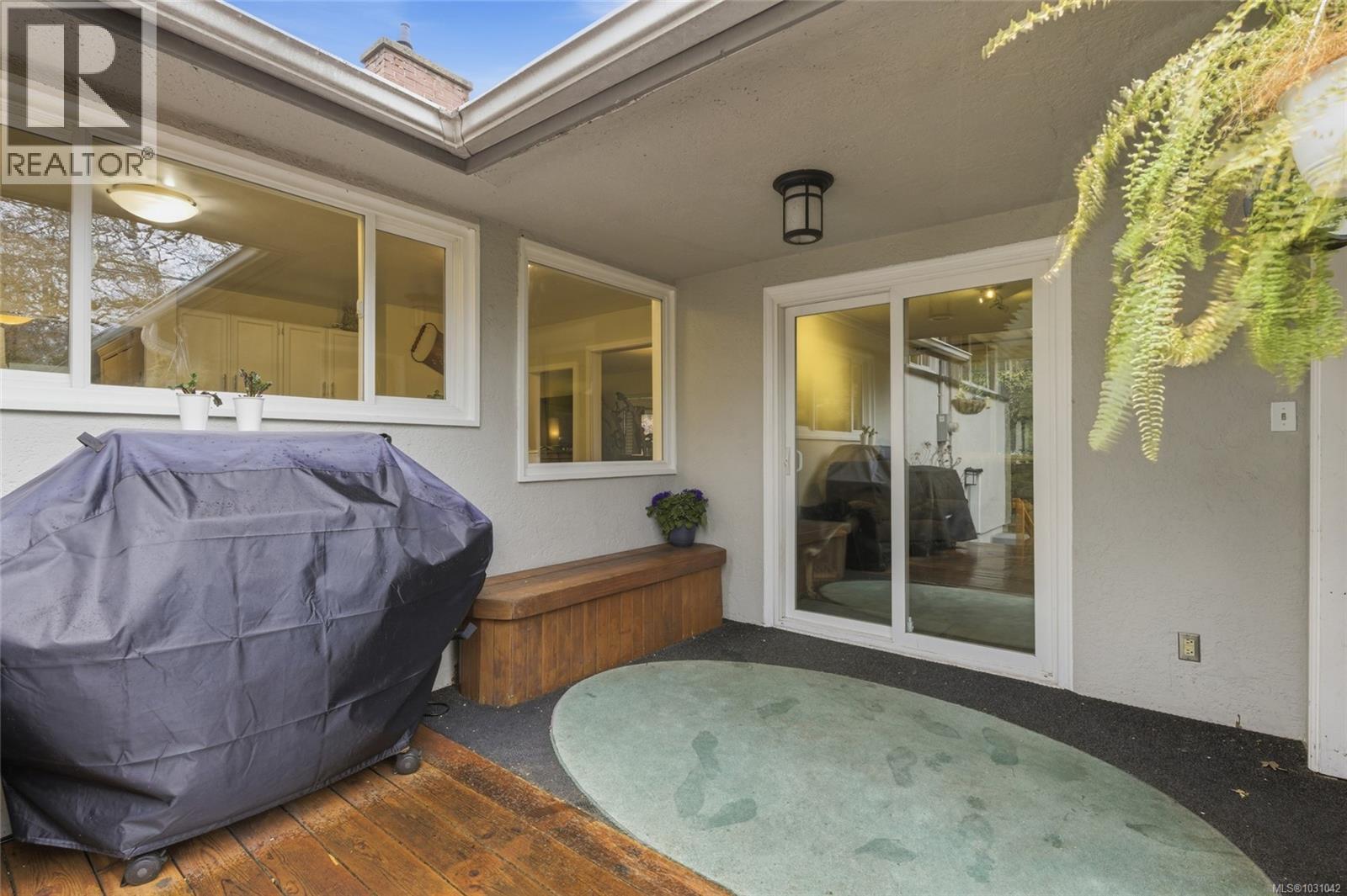  3223 Henderson Road, Oak Bay