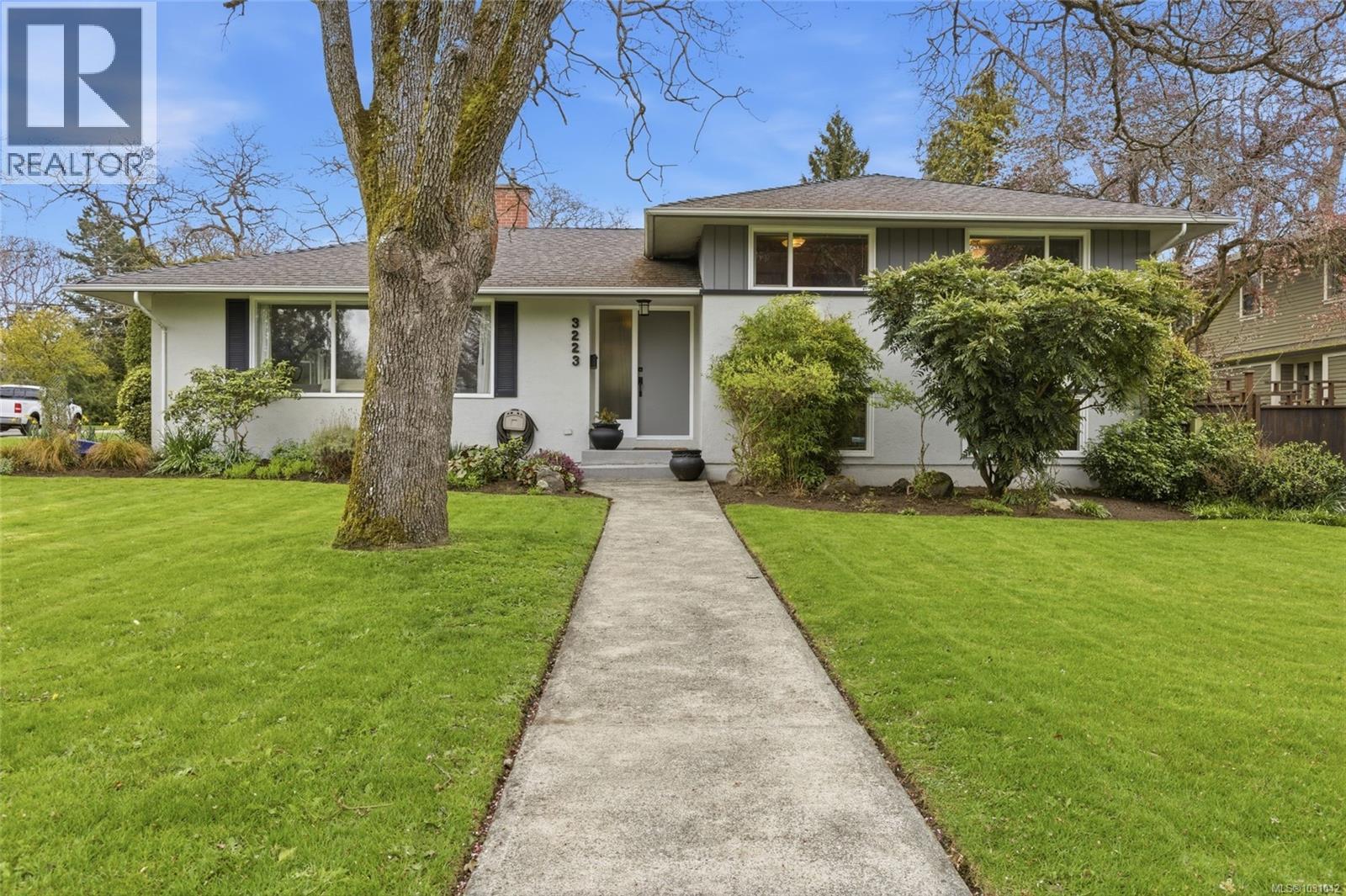  3223 Henderson Road, Oak Bay