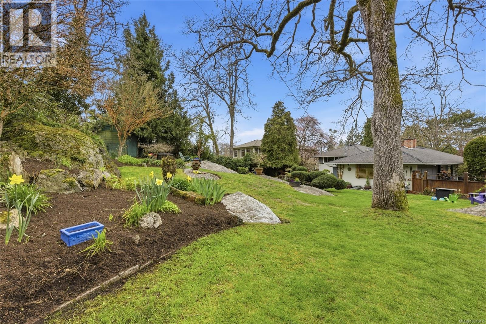  3223 Henderson Road, Oak Bay