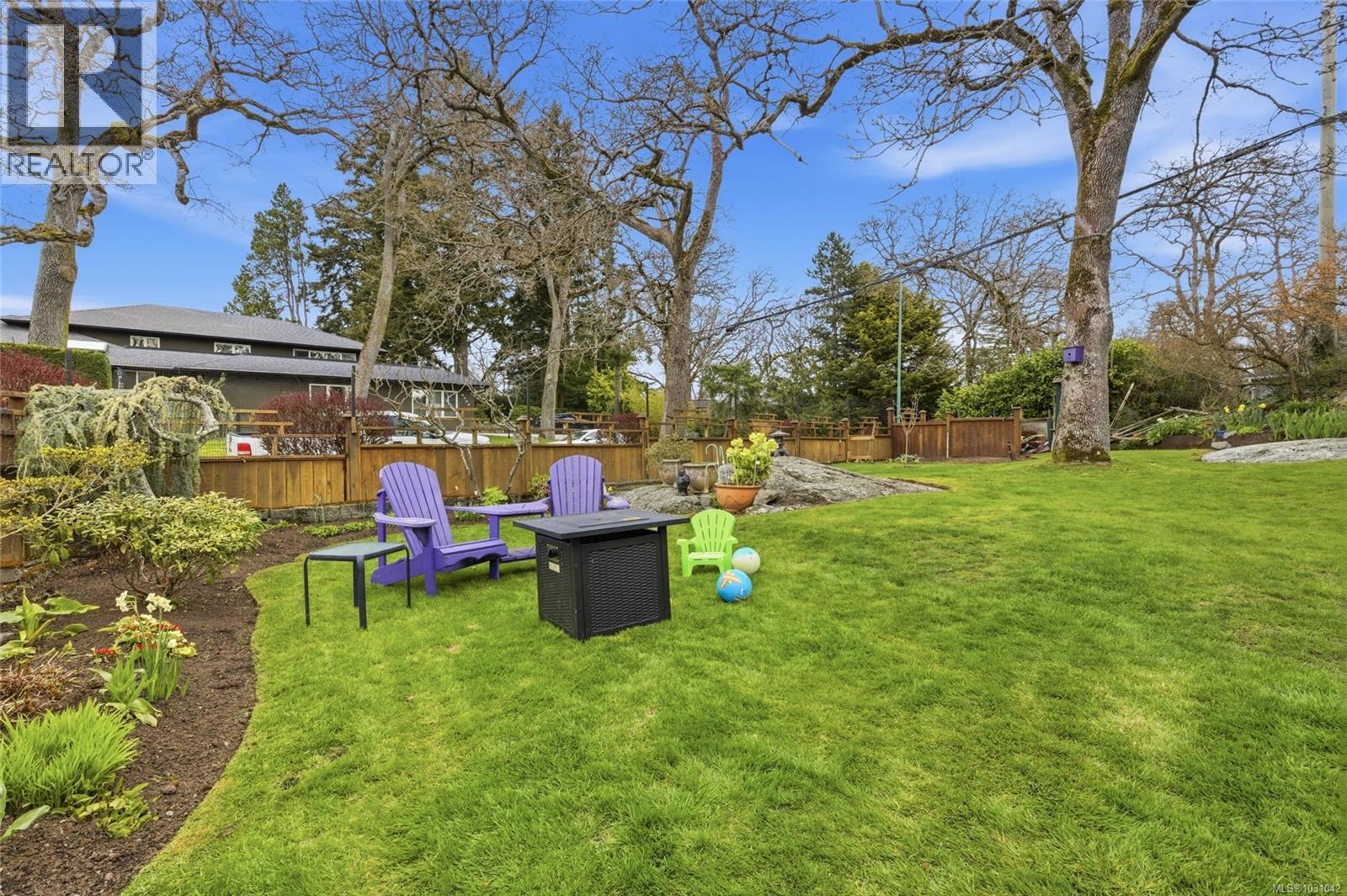  3223 Henderson Road, Oak Bay