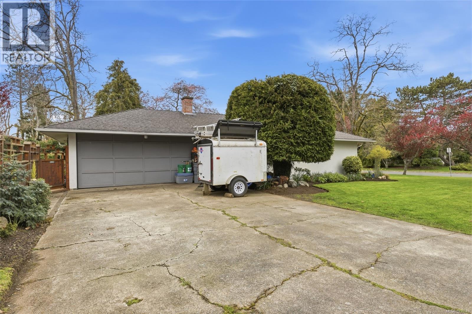  3223 Henderson Road, Oak Bay