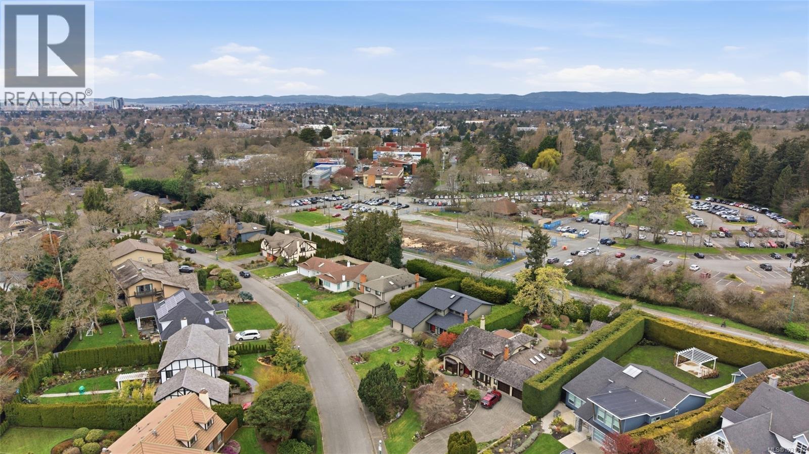  3223 Henderson Road, Oak Bay