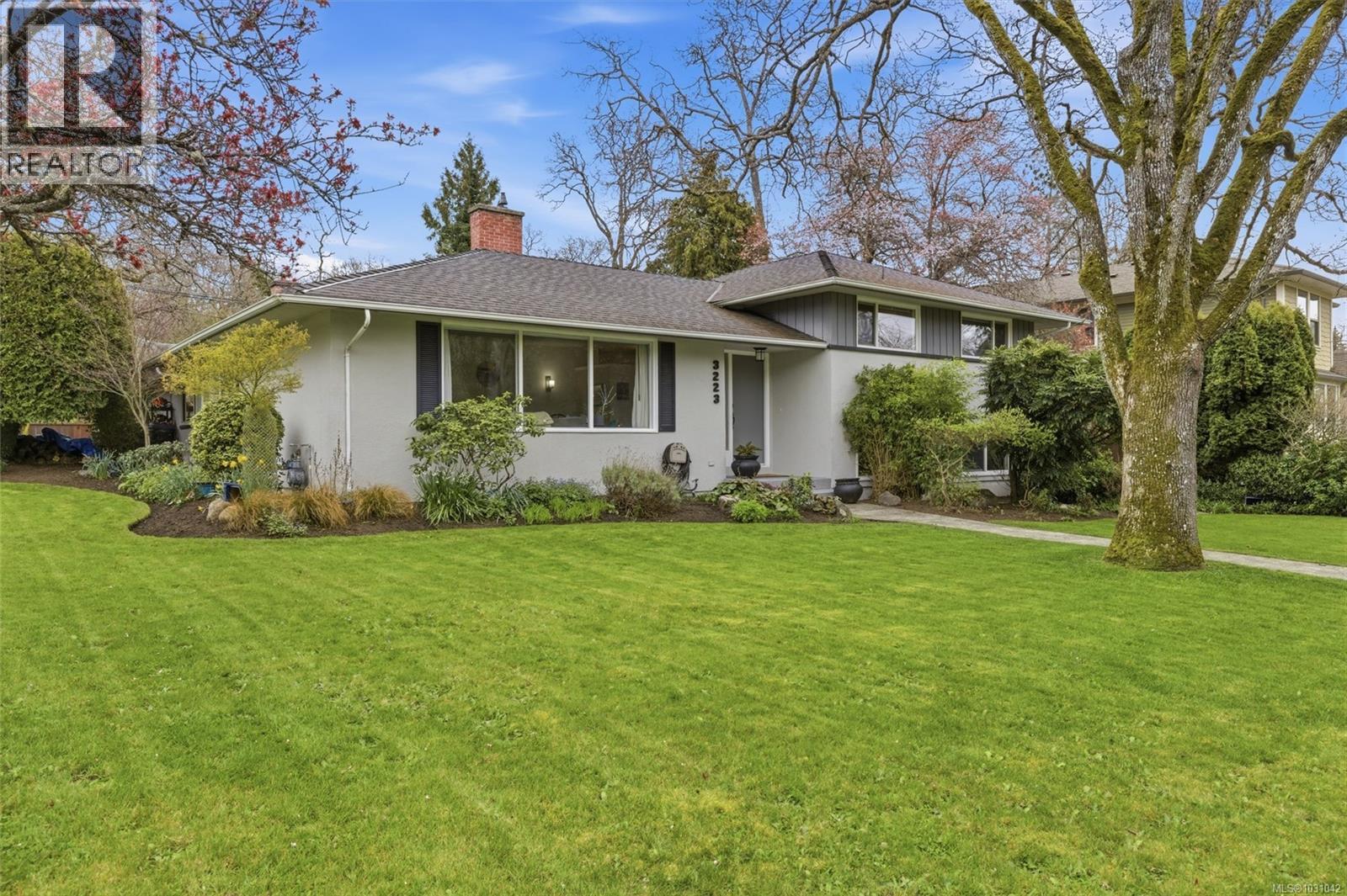  3223 Henderson Road, Oak Bay