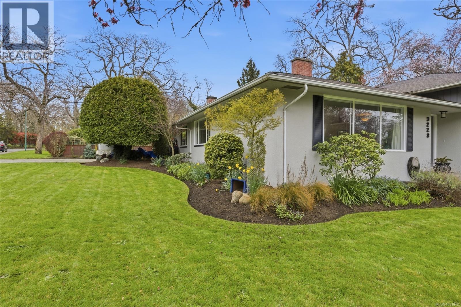  3223 Henderson Road, Oak Bay