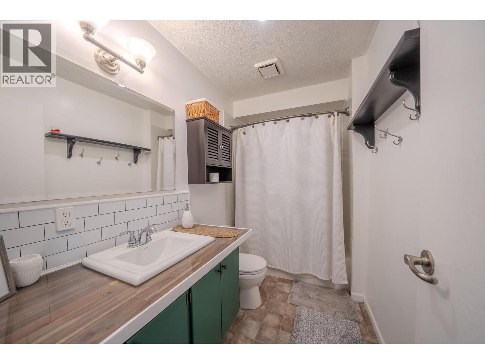 2124 SOUTH LAKESIDE DRIVE - 26