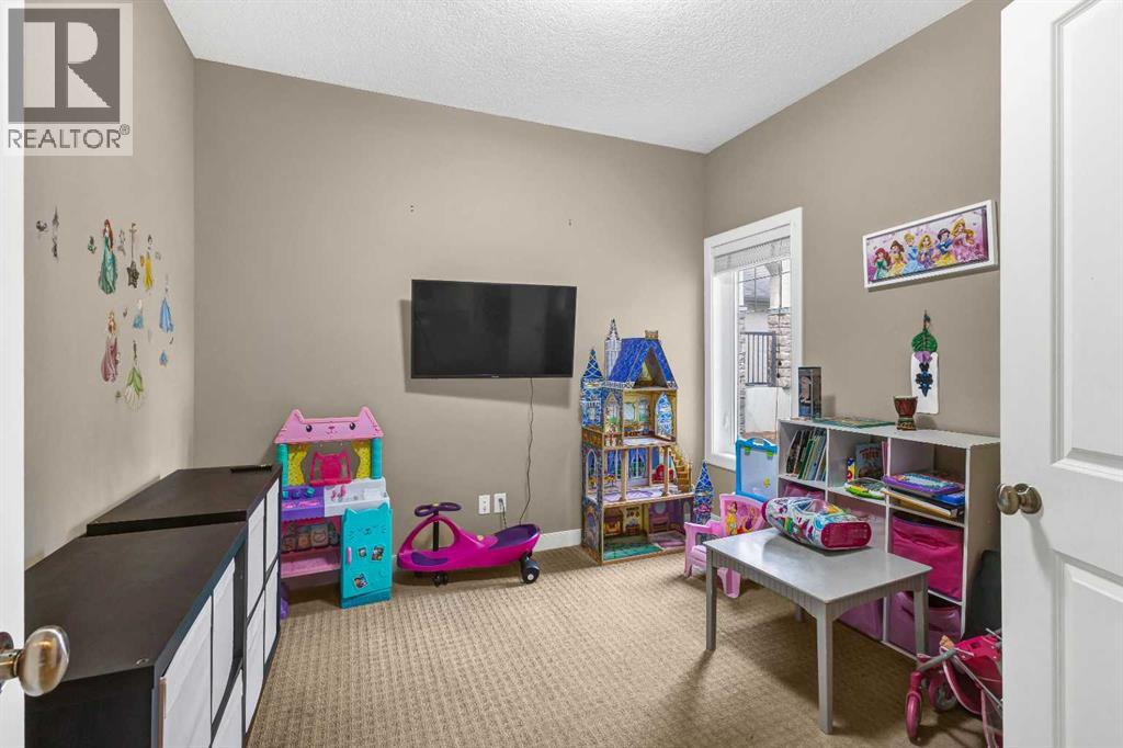 84 Sherwood Rise NW Photo 5 - Calgary Real Estate