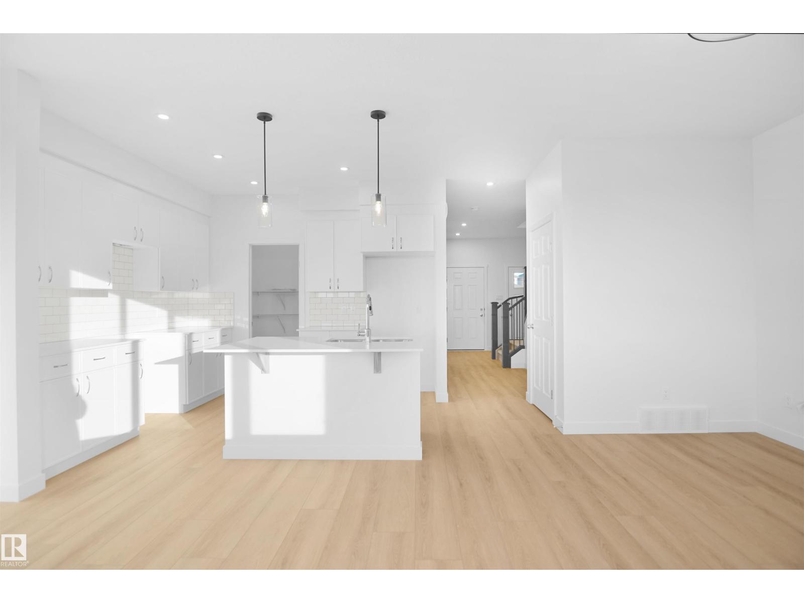 7243 182 AV NW, Edmonton