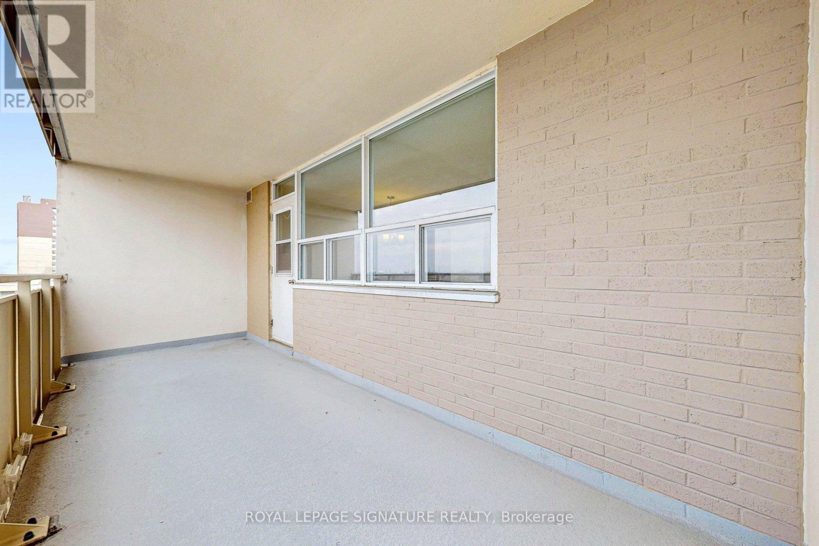 #703 2550 PHARMACY AVENUE - 34