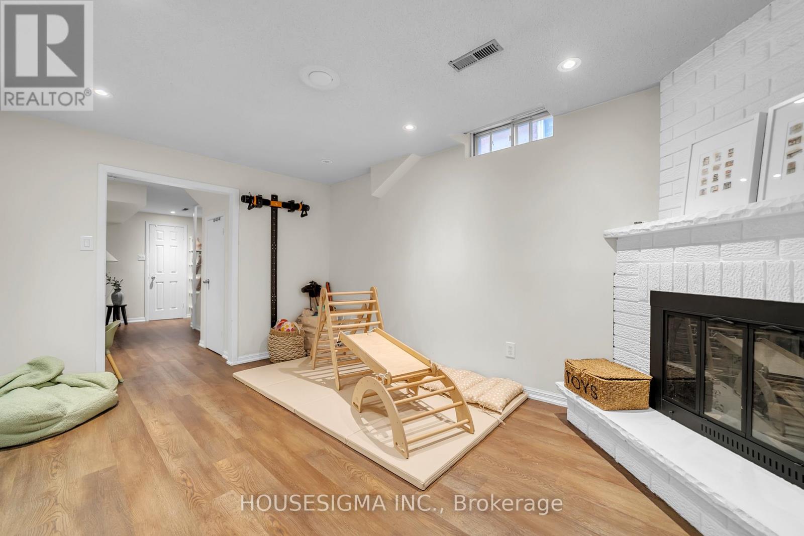 353 BROWNRIDGE DRIVE,Vaughan (Brownridge),,