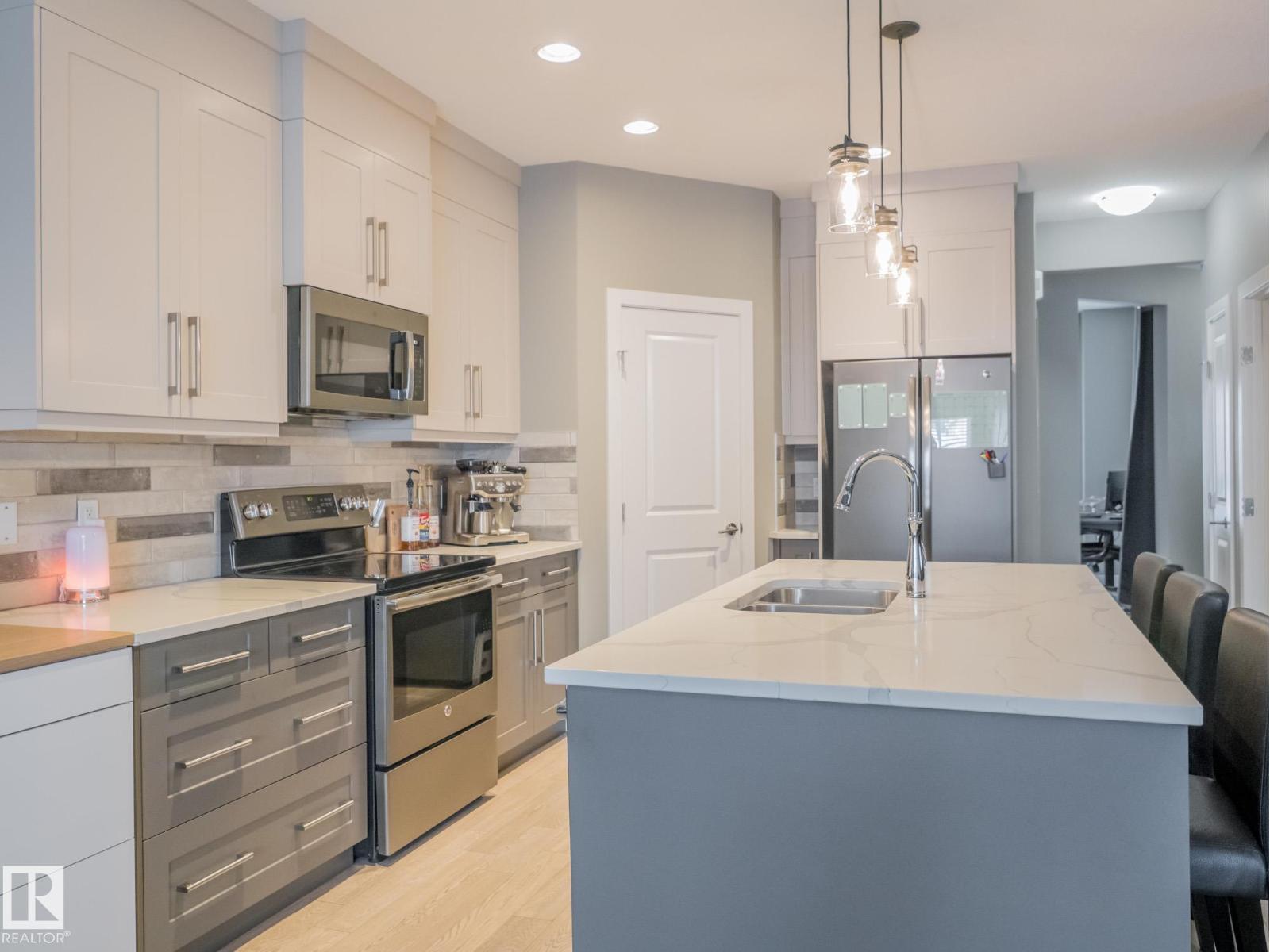 12137 103 ST NW, Edmonton