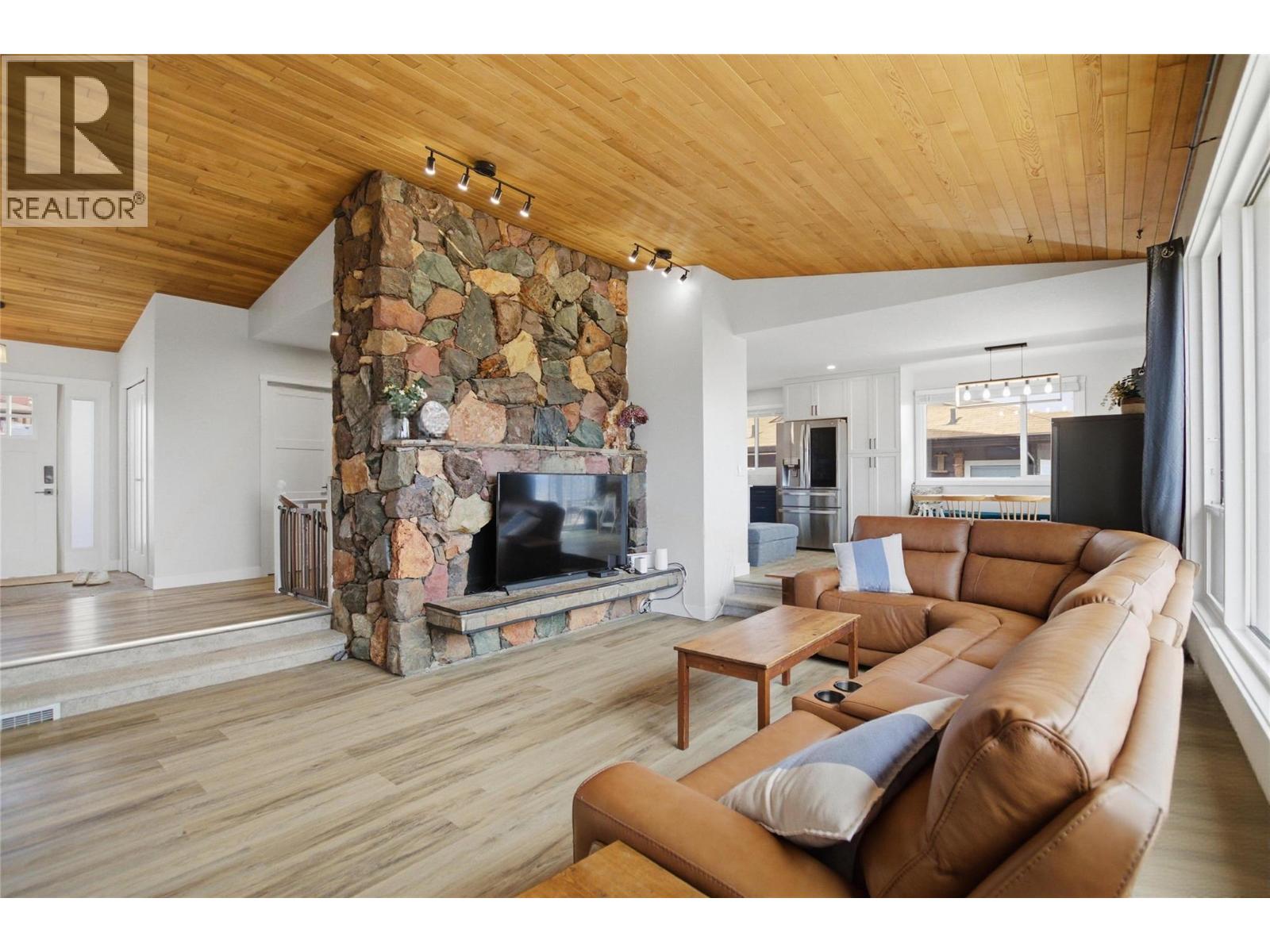 356 GLENEAGLES DRIVE - Image 3