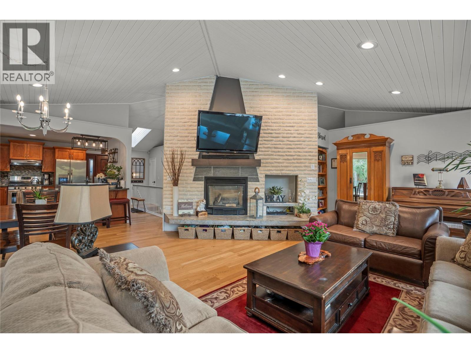 5615 East Vernon Road, Vernon