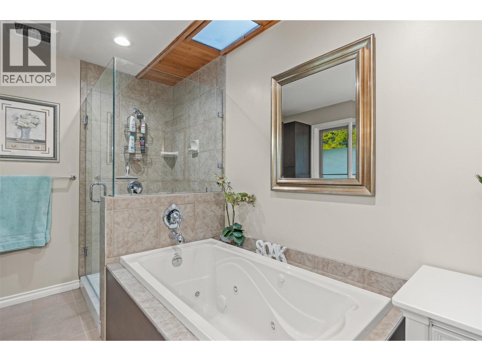 5615 East Vernon Road, Vernon