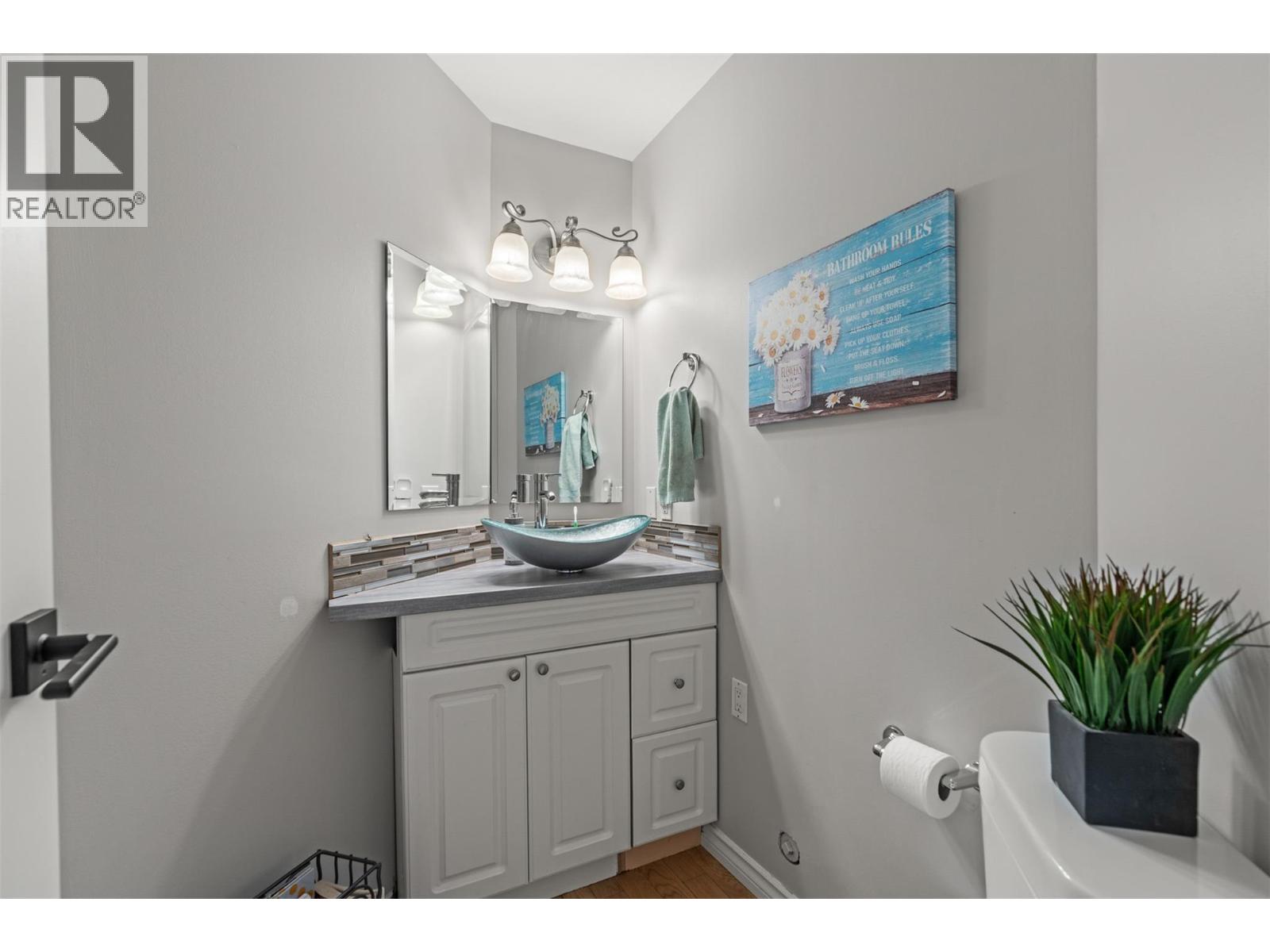 5615 East Vernon Road, Vernon