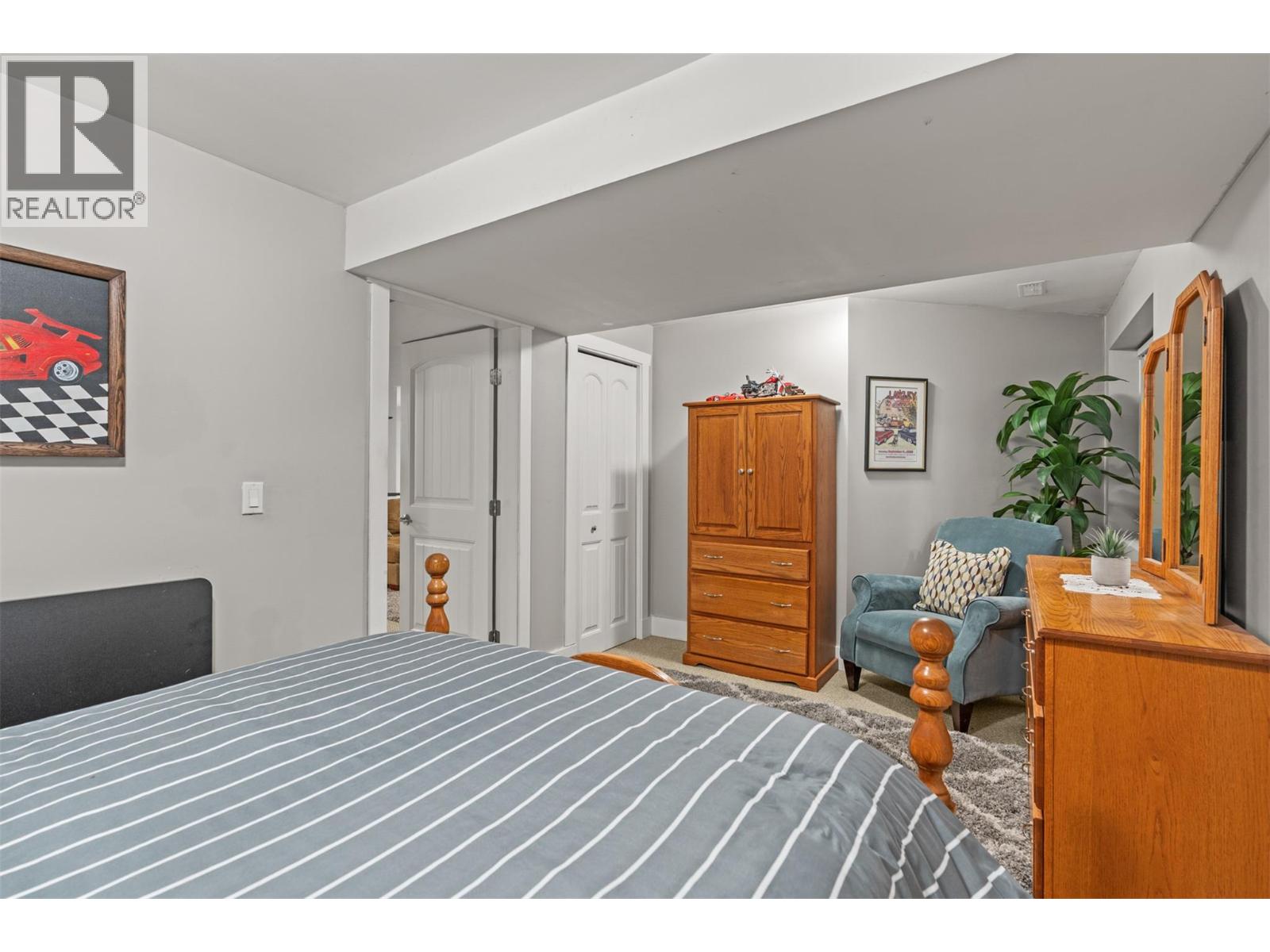 5615 East Vernon Road, Vernon