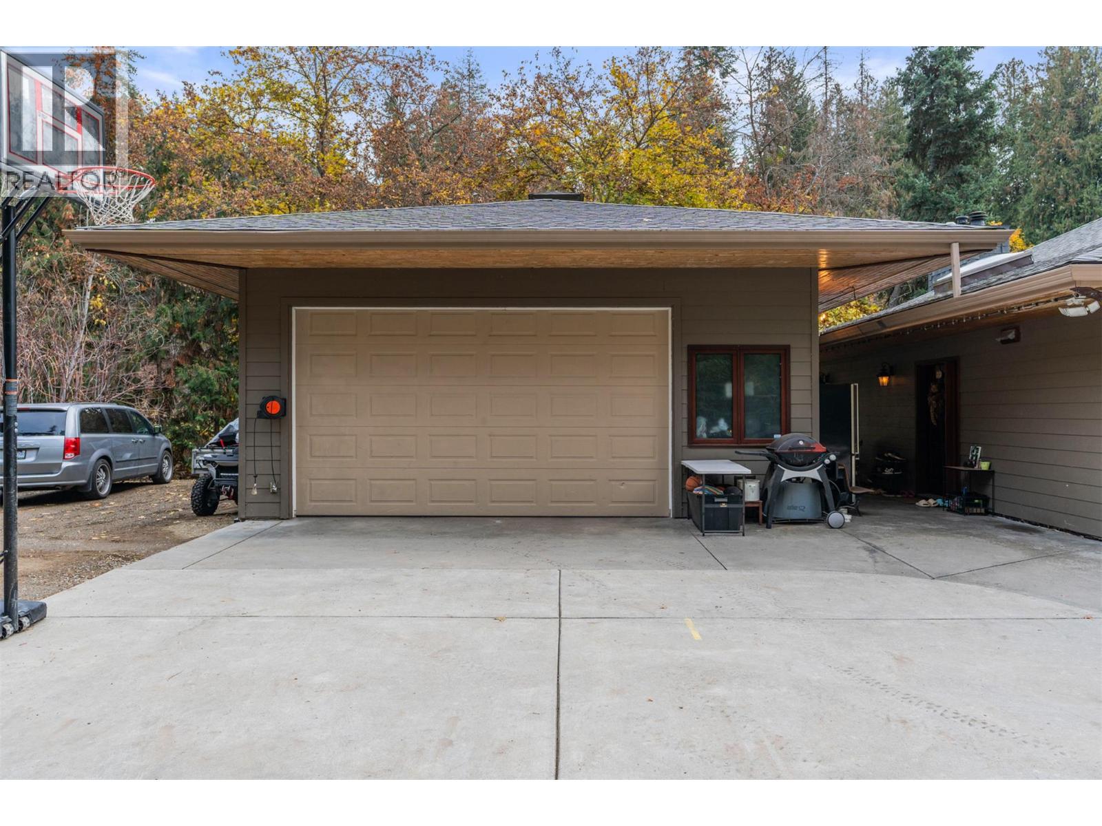 5615 East Vernon Road, Vernon