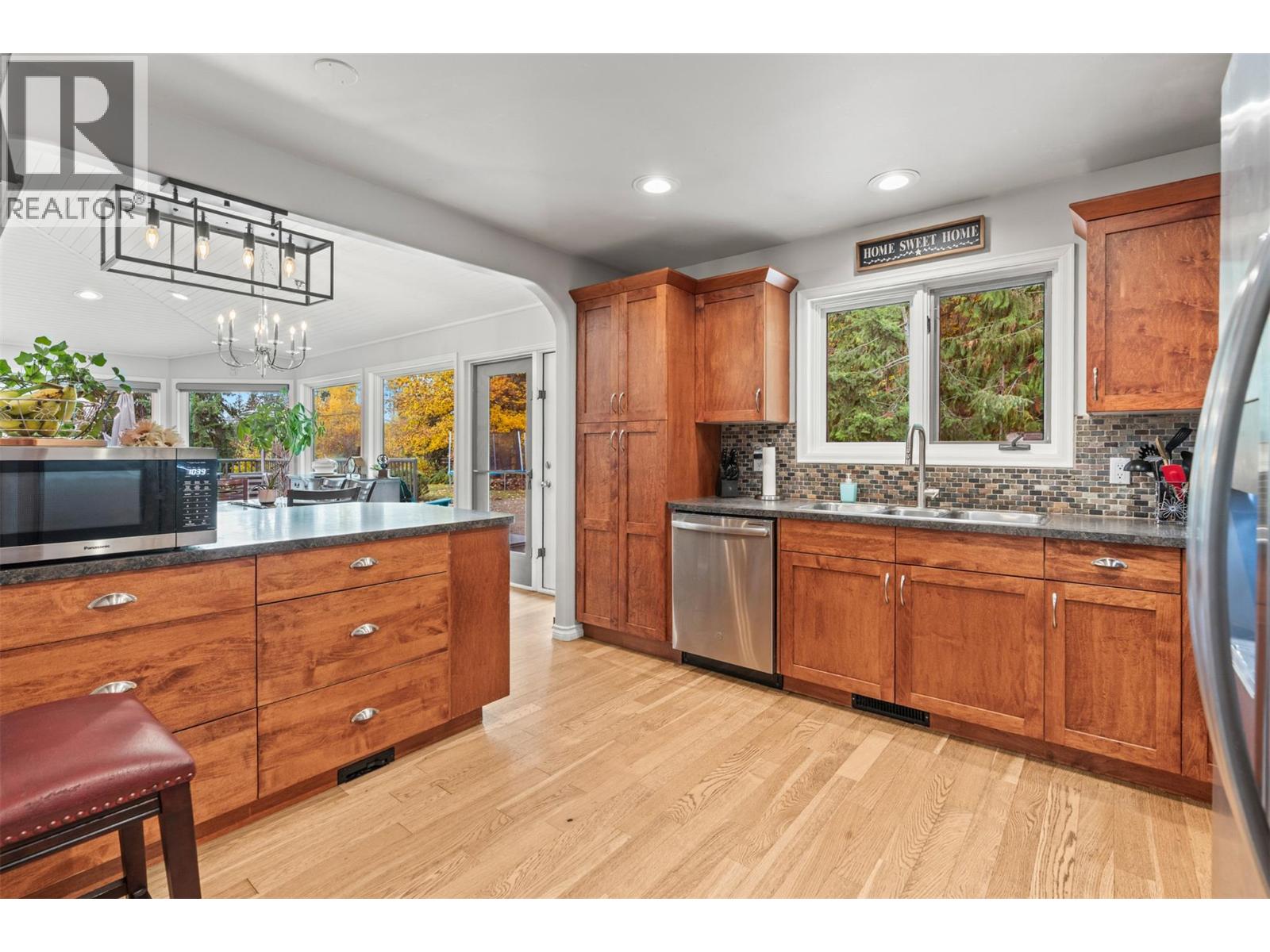 5615 East Vernon Road, Vernon