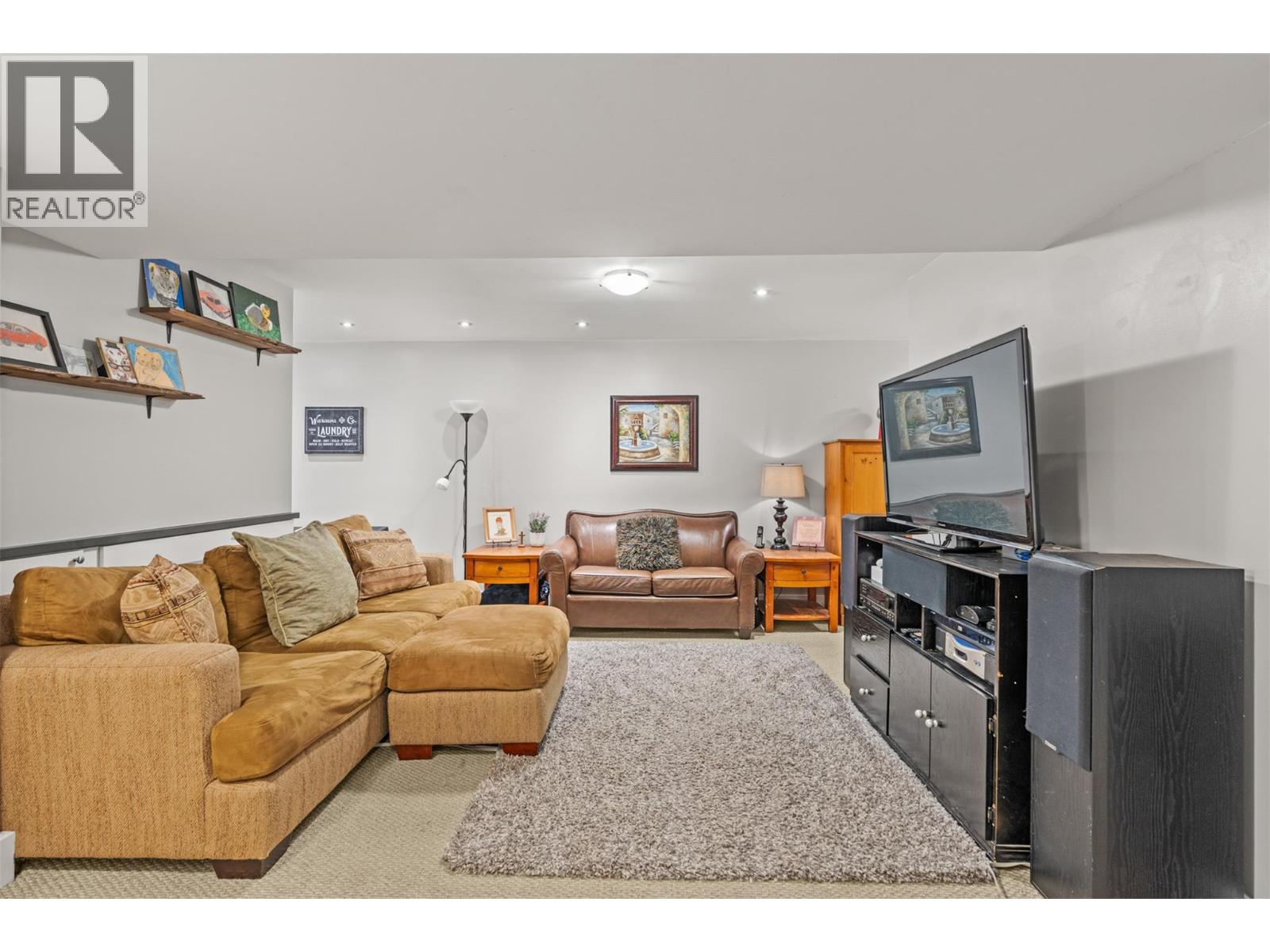 5615 East Vernon Road, Vernon