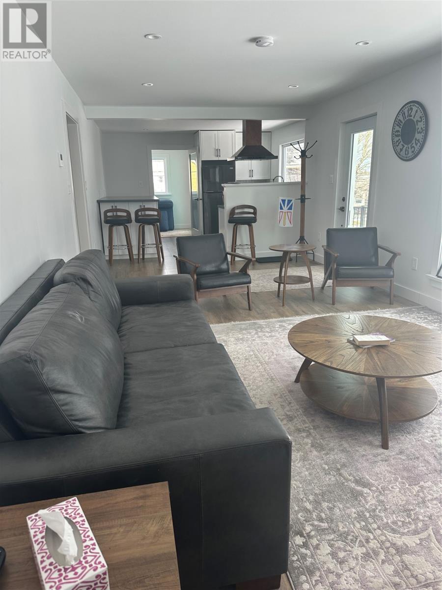 12 Churchill Avenue - 12