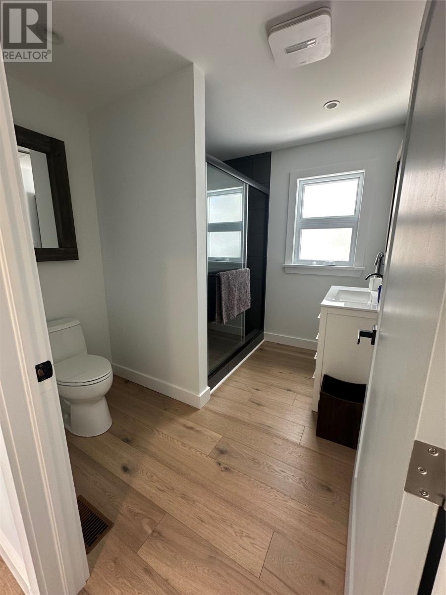12 Churchill Avenue - 16