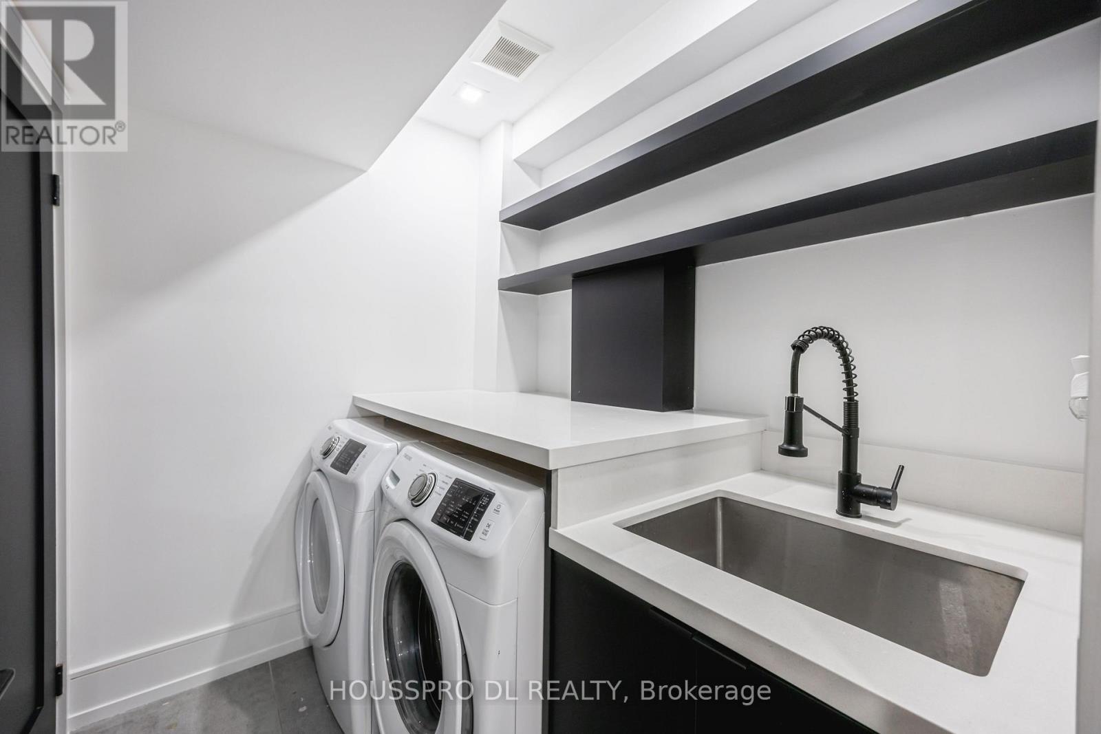 Generous Bedroom With Semi-Ensuite Modern Bathroom