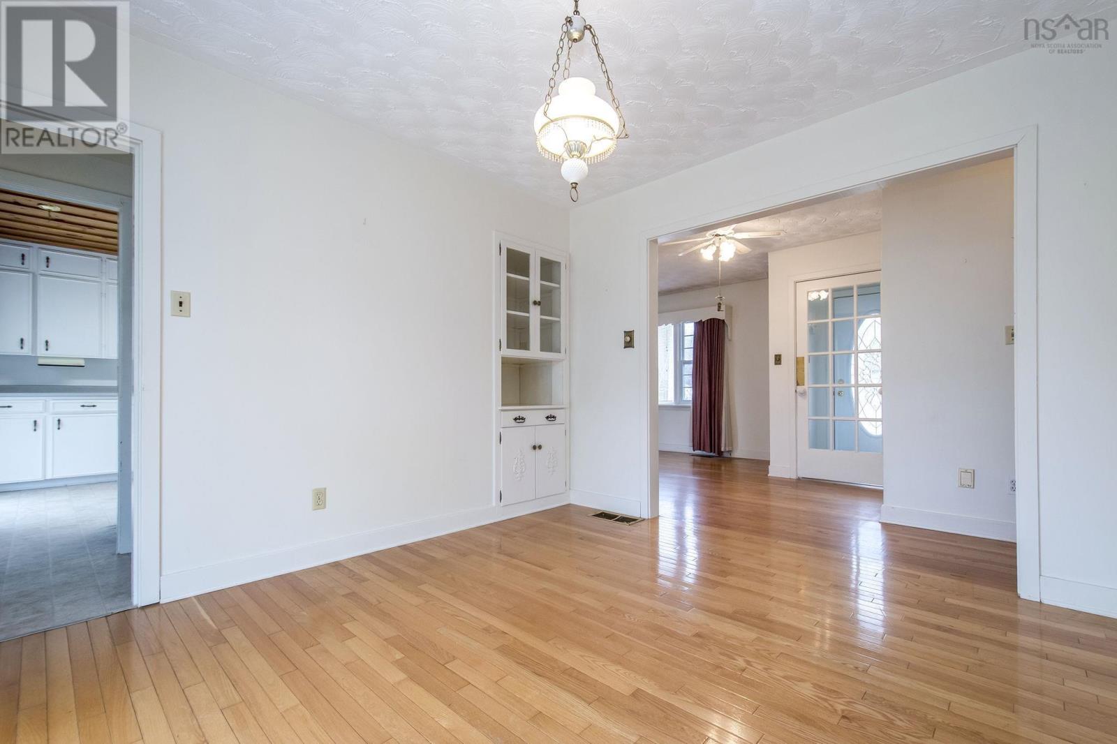 Property 18 of 40 of 30 Victoria Street