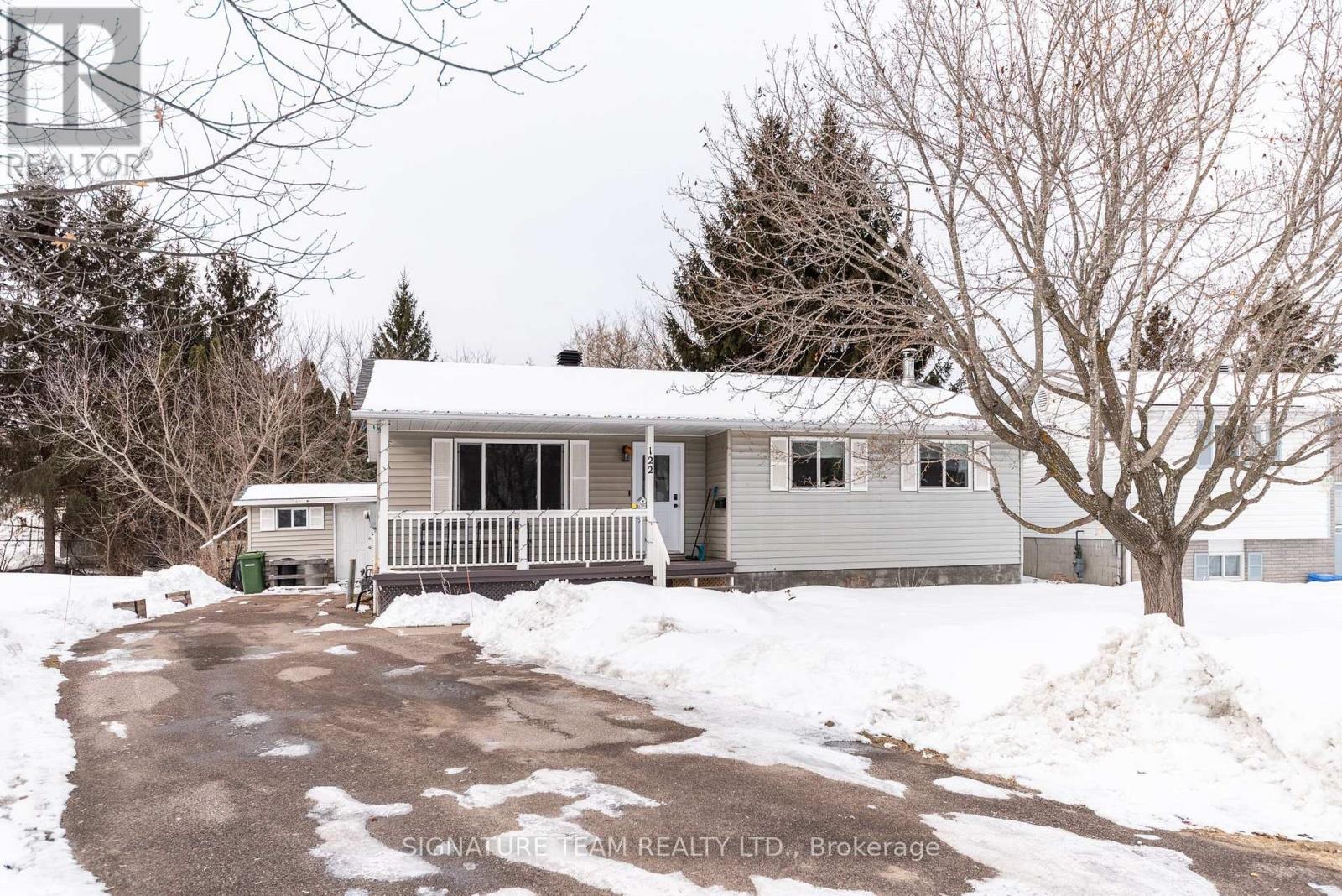 122 SPRINGFIELD CRESCENT