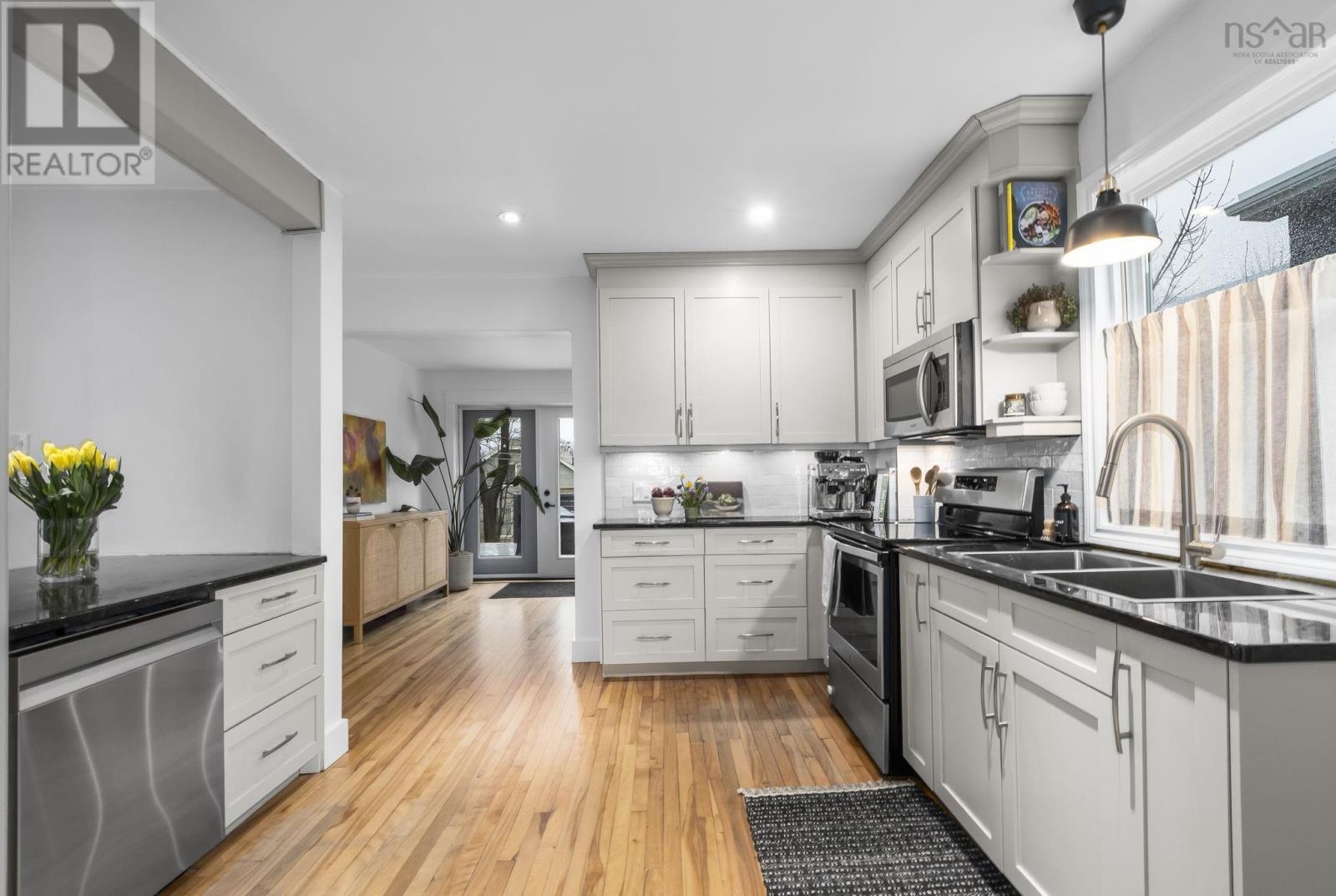 Property 14 of 49 of 2582 Elm Street