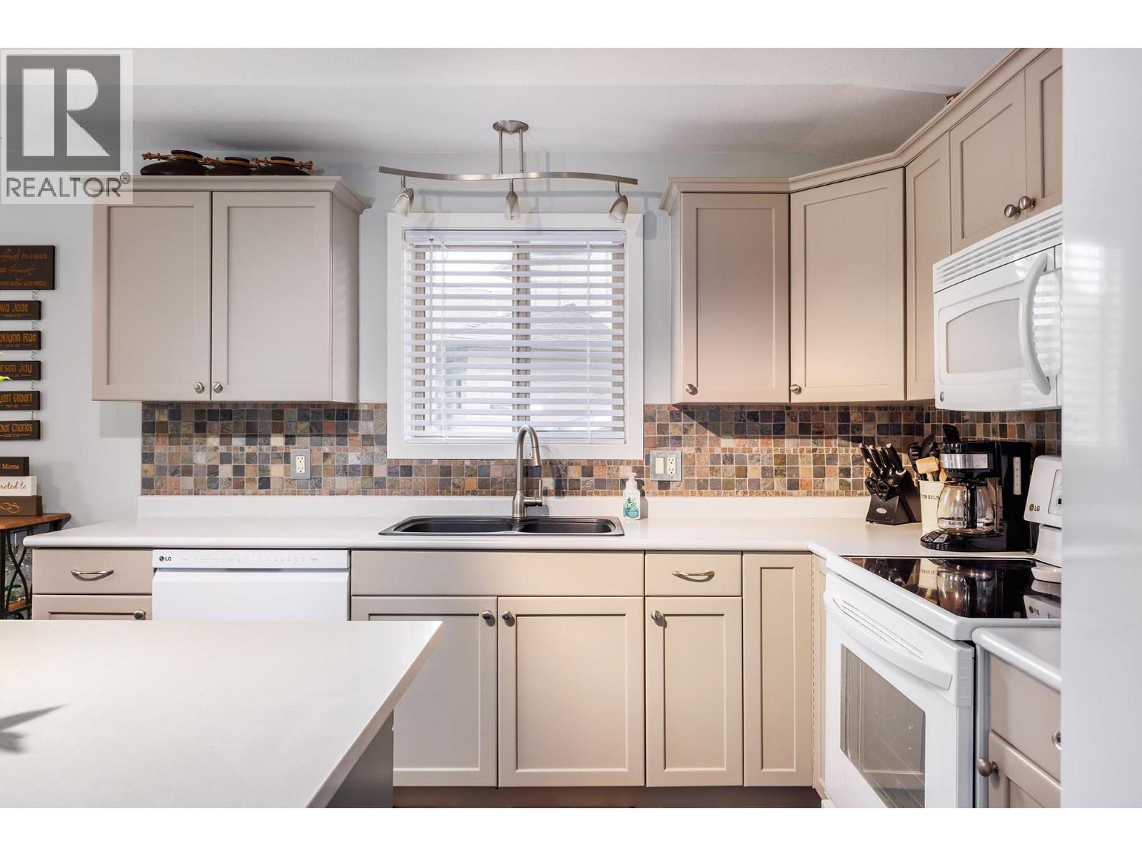 9 3339 Clement Road, Lake Country