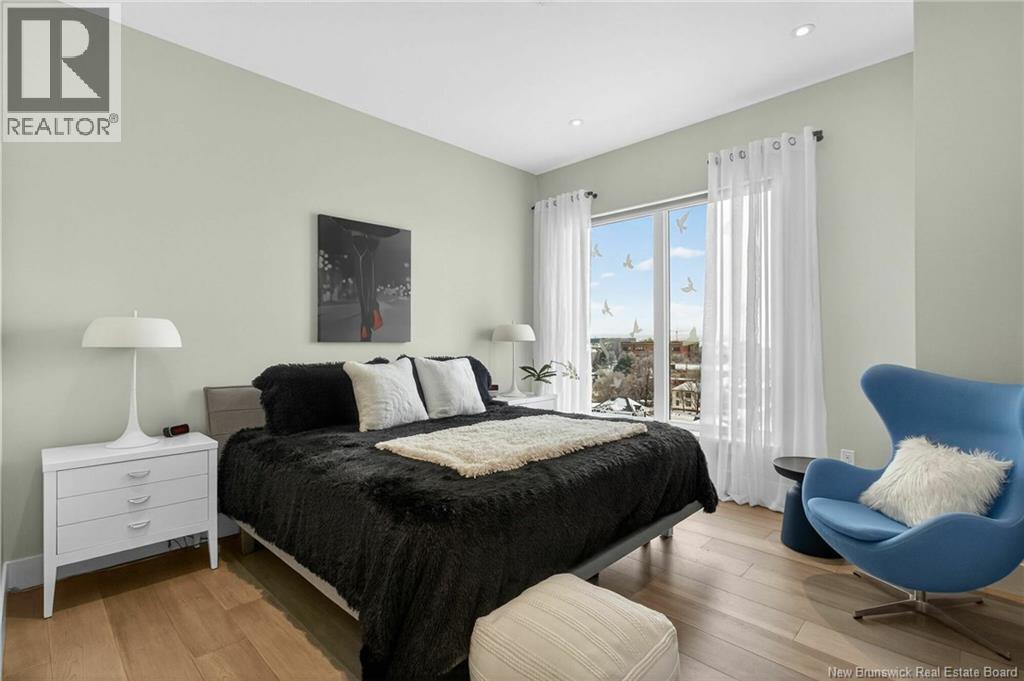 #804 55 Queen Street - 13