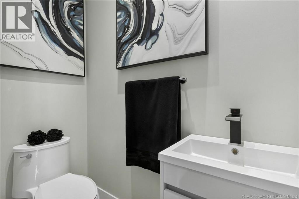 #804 55 Queen Street - Image 6