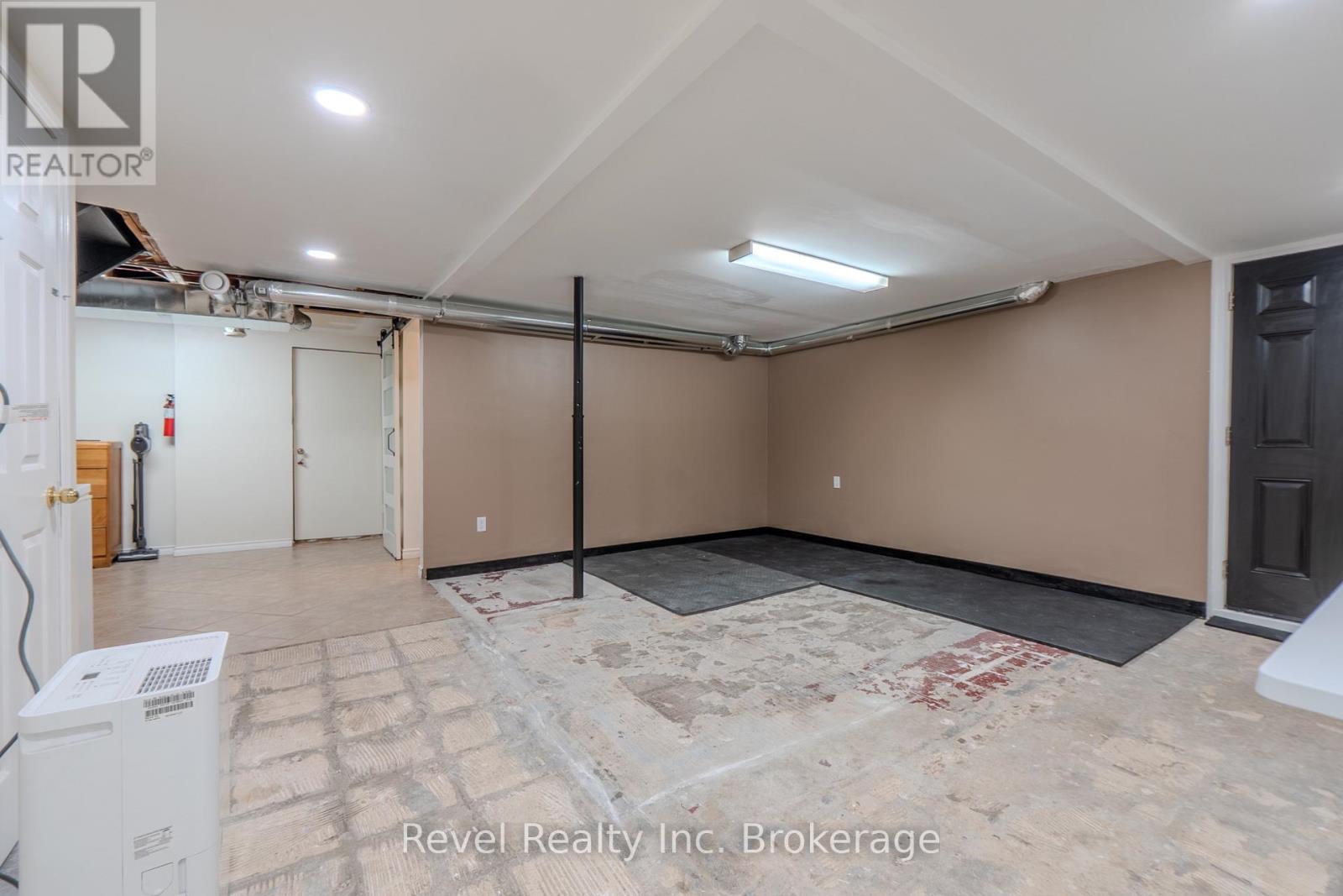 Bonus room - gym/office/ play area with walkup