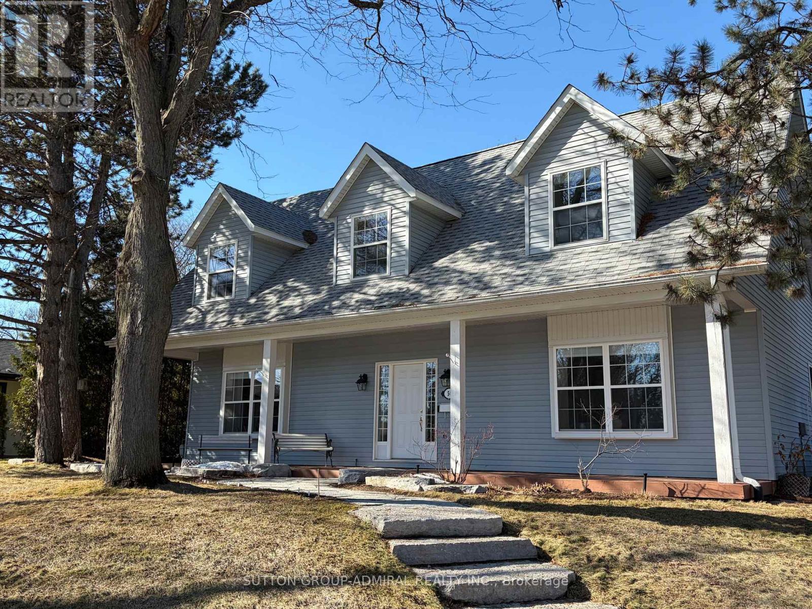 54 STARLIGHT CRESCENT