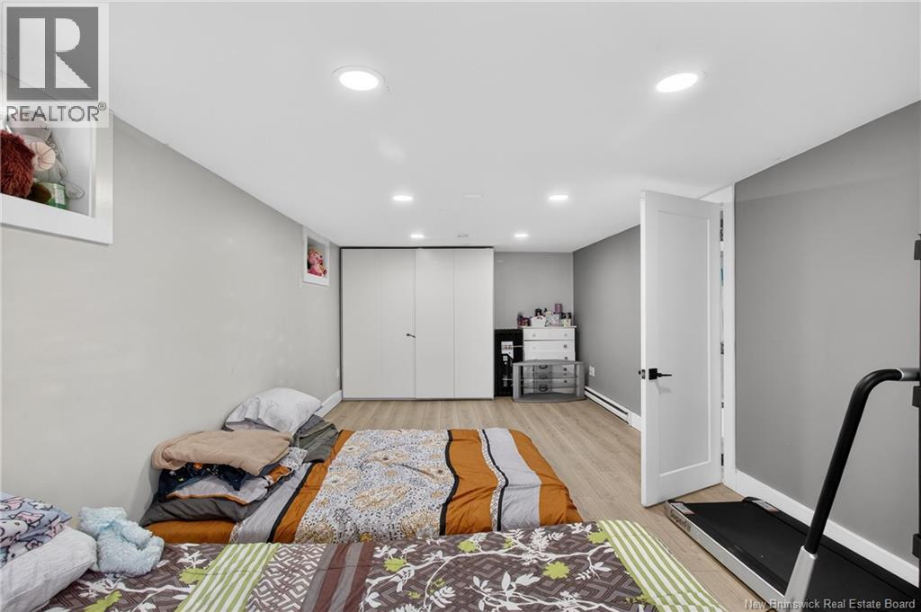 6 Kenmore Drive - 40