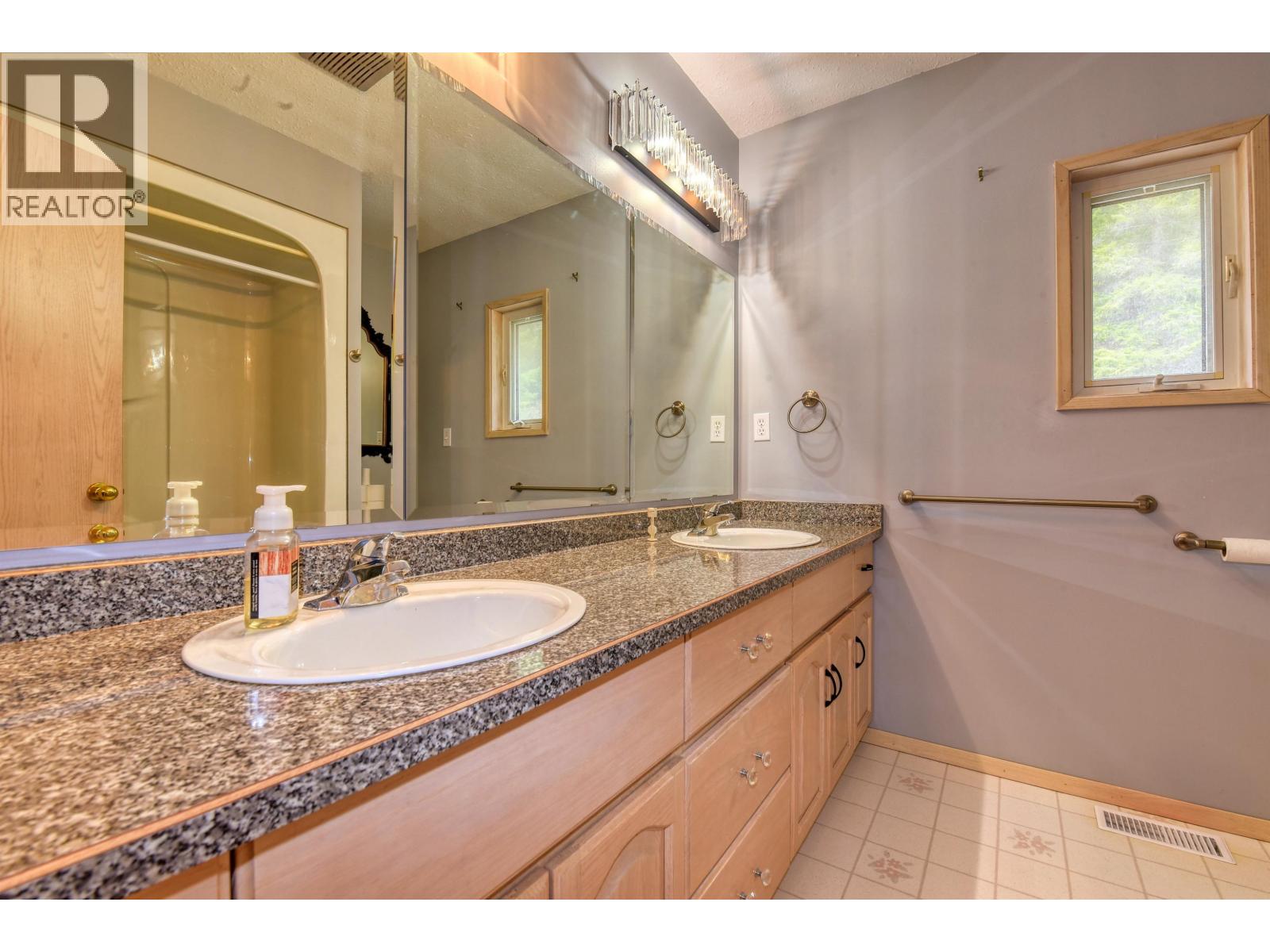 311 LEXINGTON ROAD - 10