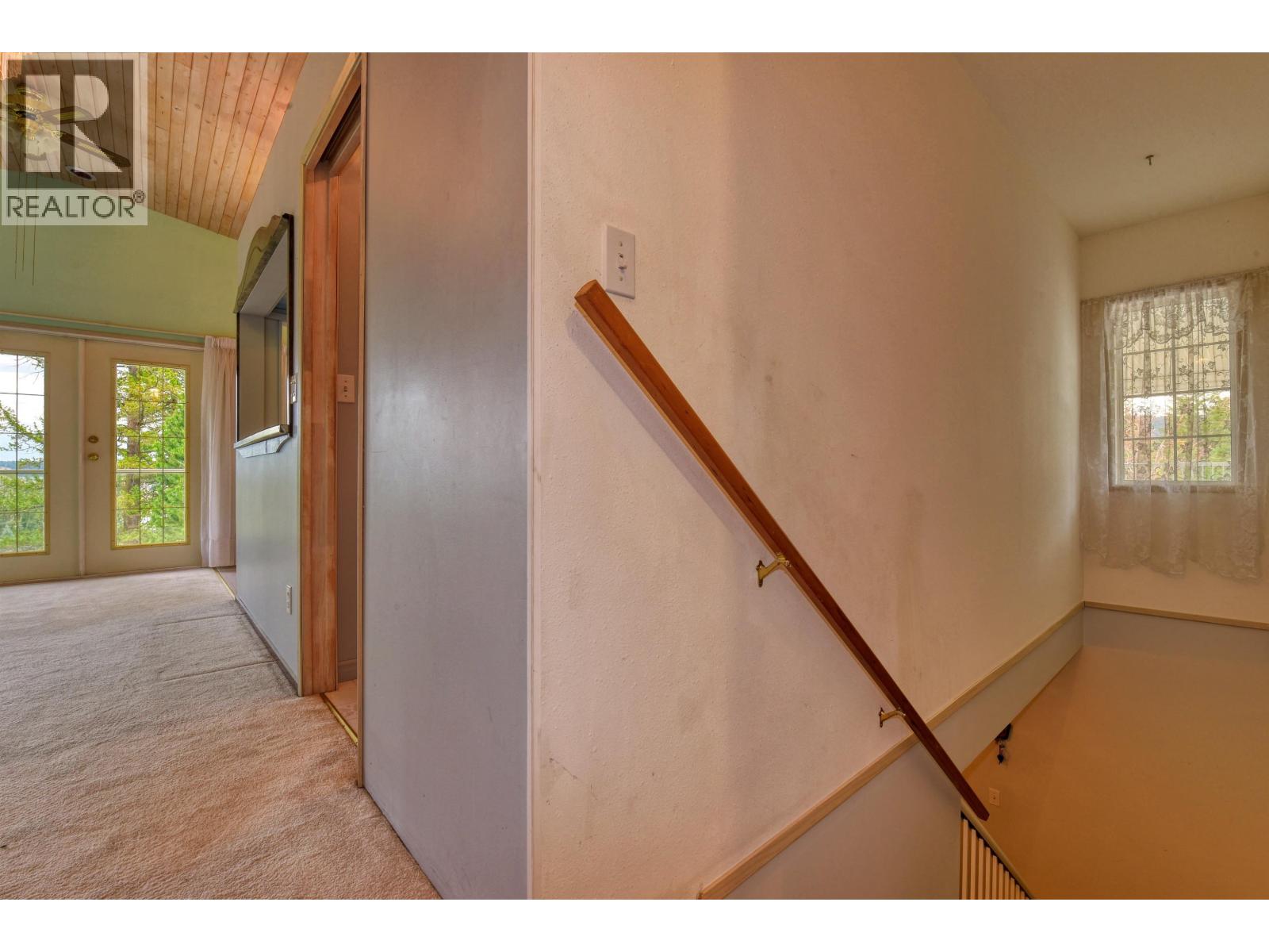 311 LEXINGTON ROAD - 14