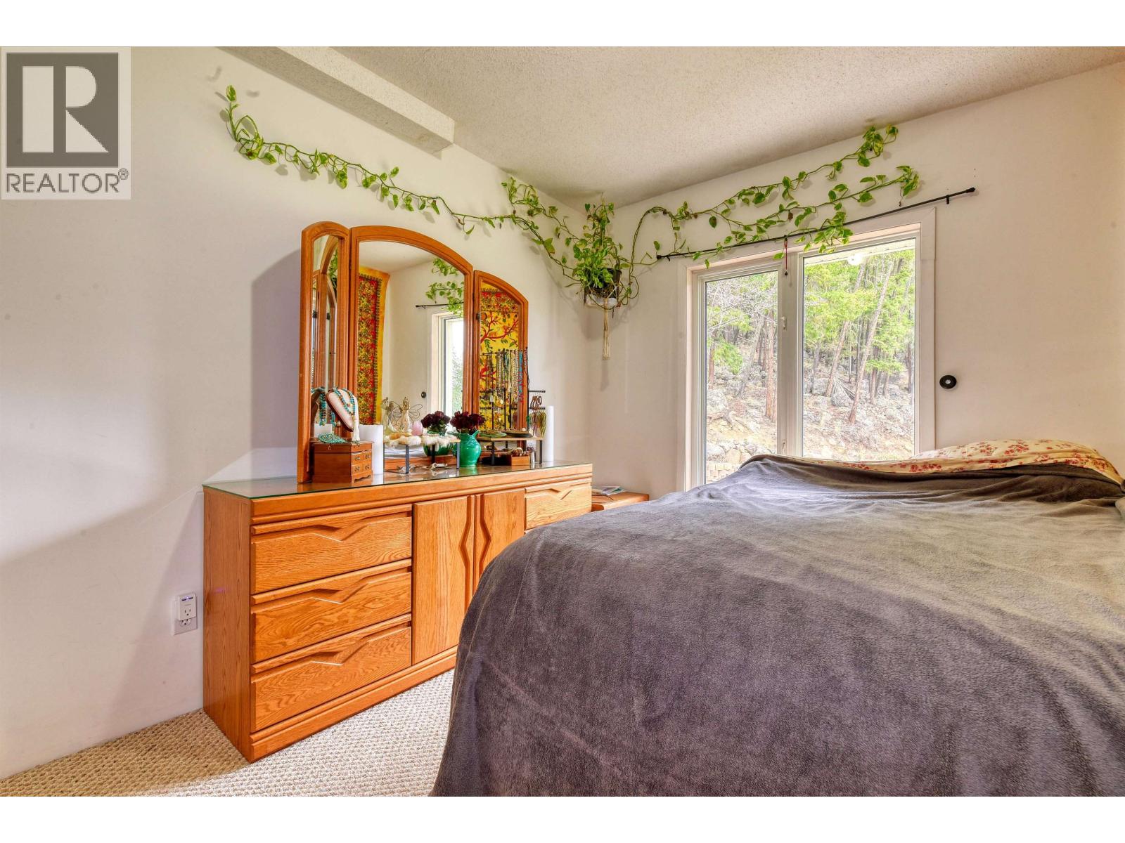 311 LEXINGTON ROAD - 22