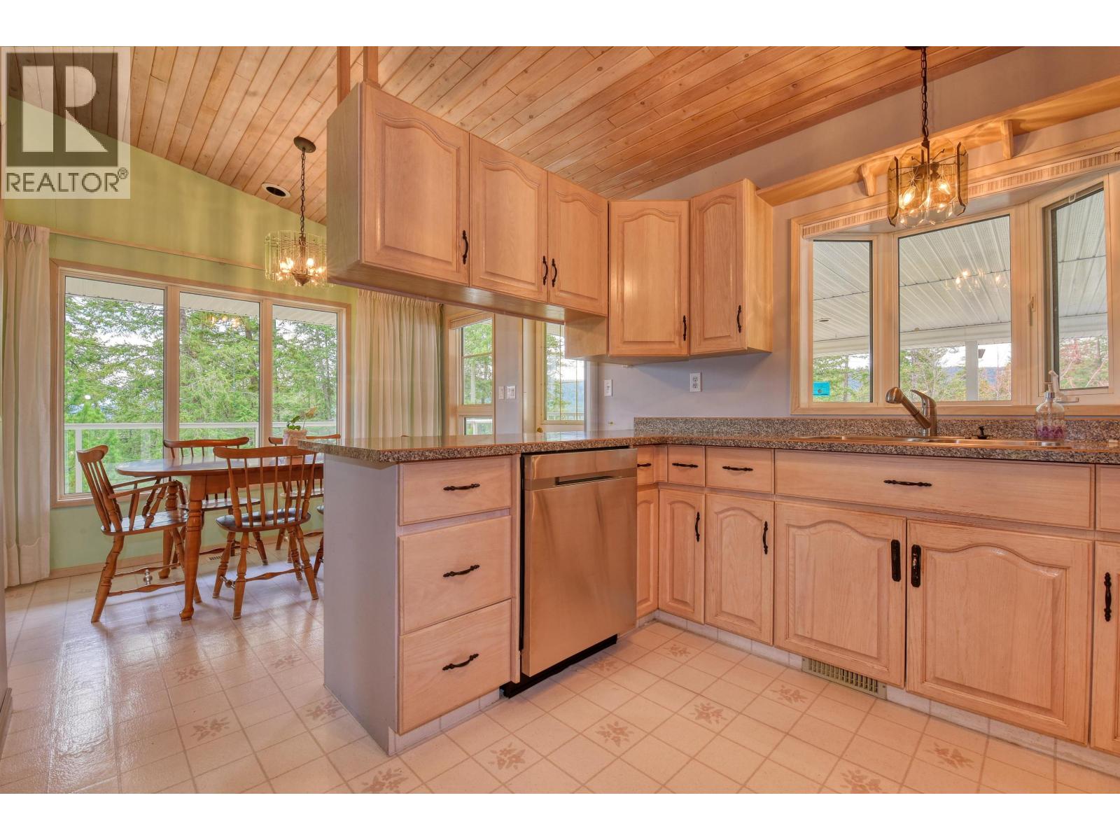 311 LEXINGTON ROAD - 6