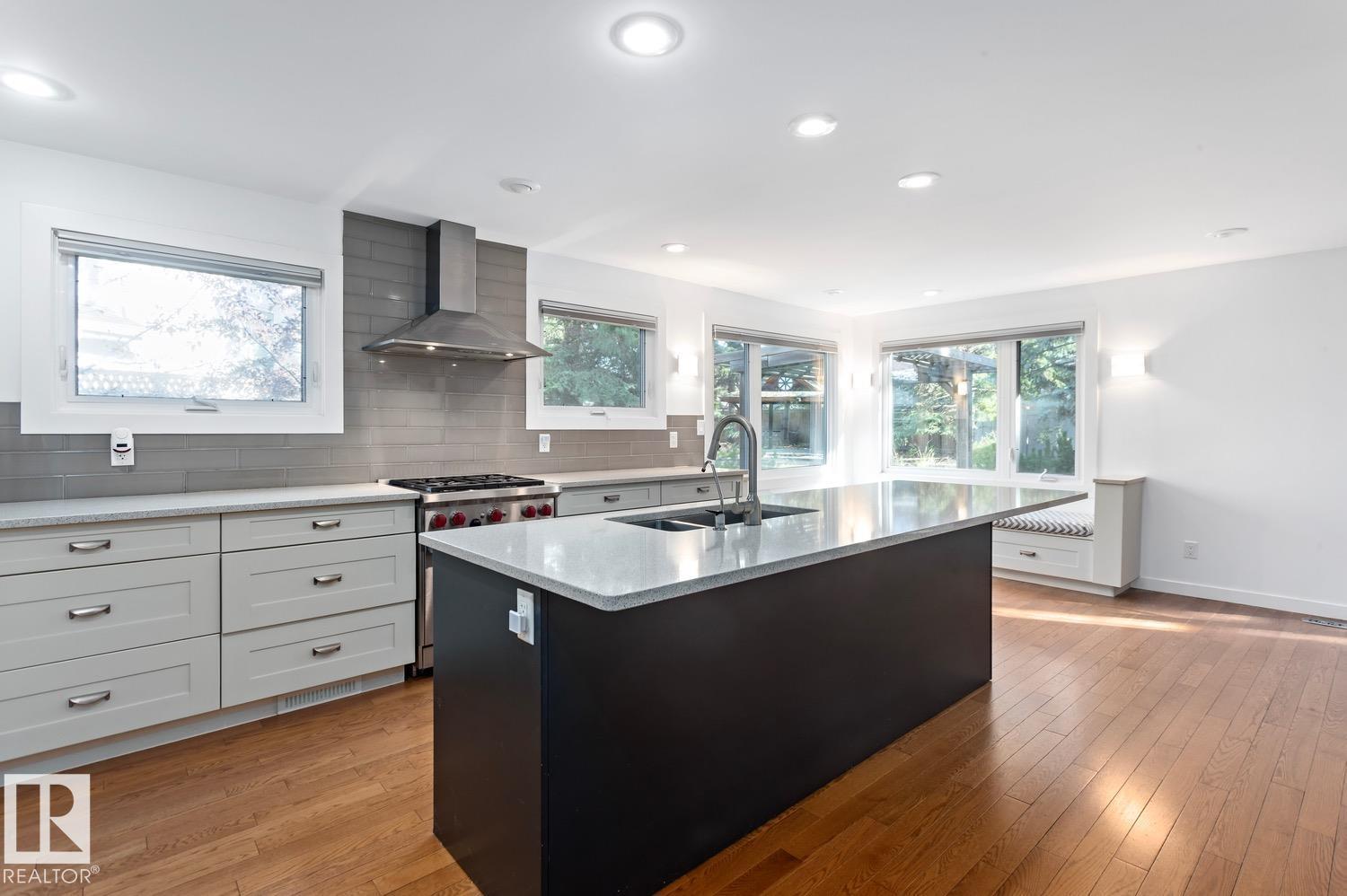 239 WAKINA DR NW, Edmonton