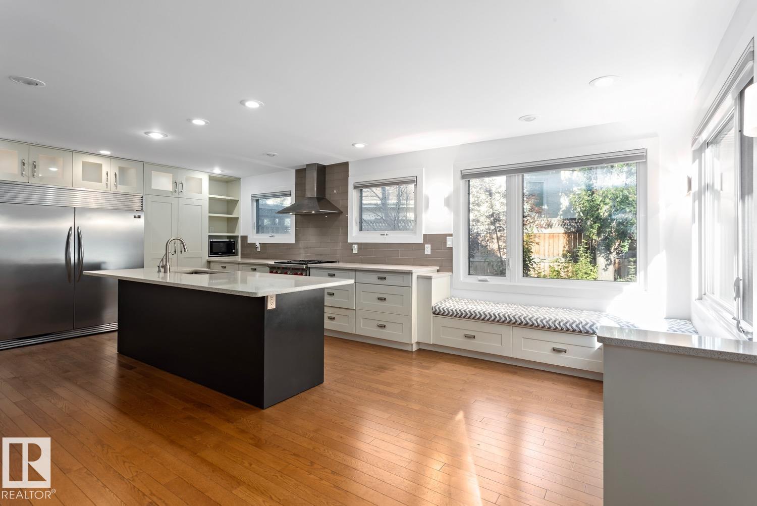 239 WAKINA DR NW, Edmonton