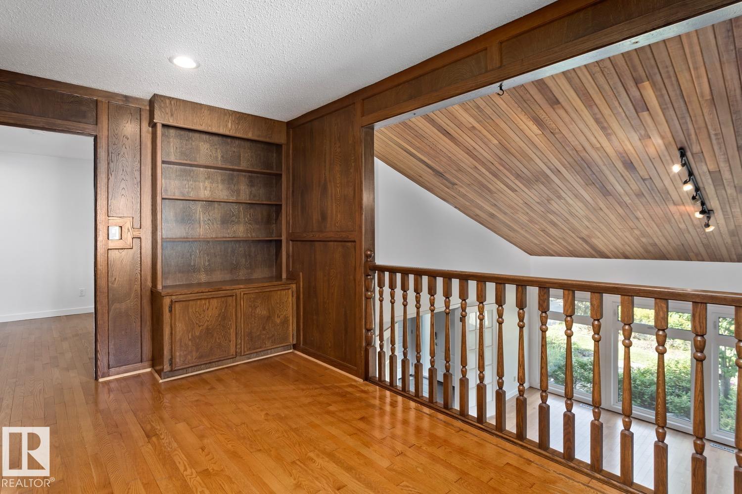 239 WAKINA DR NW, Edmonton