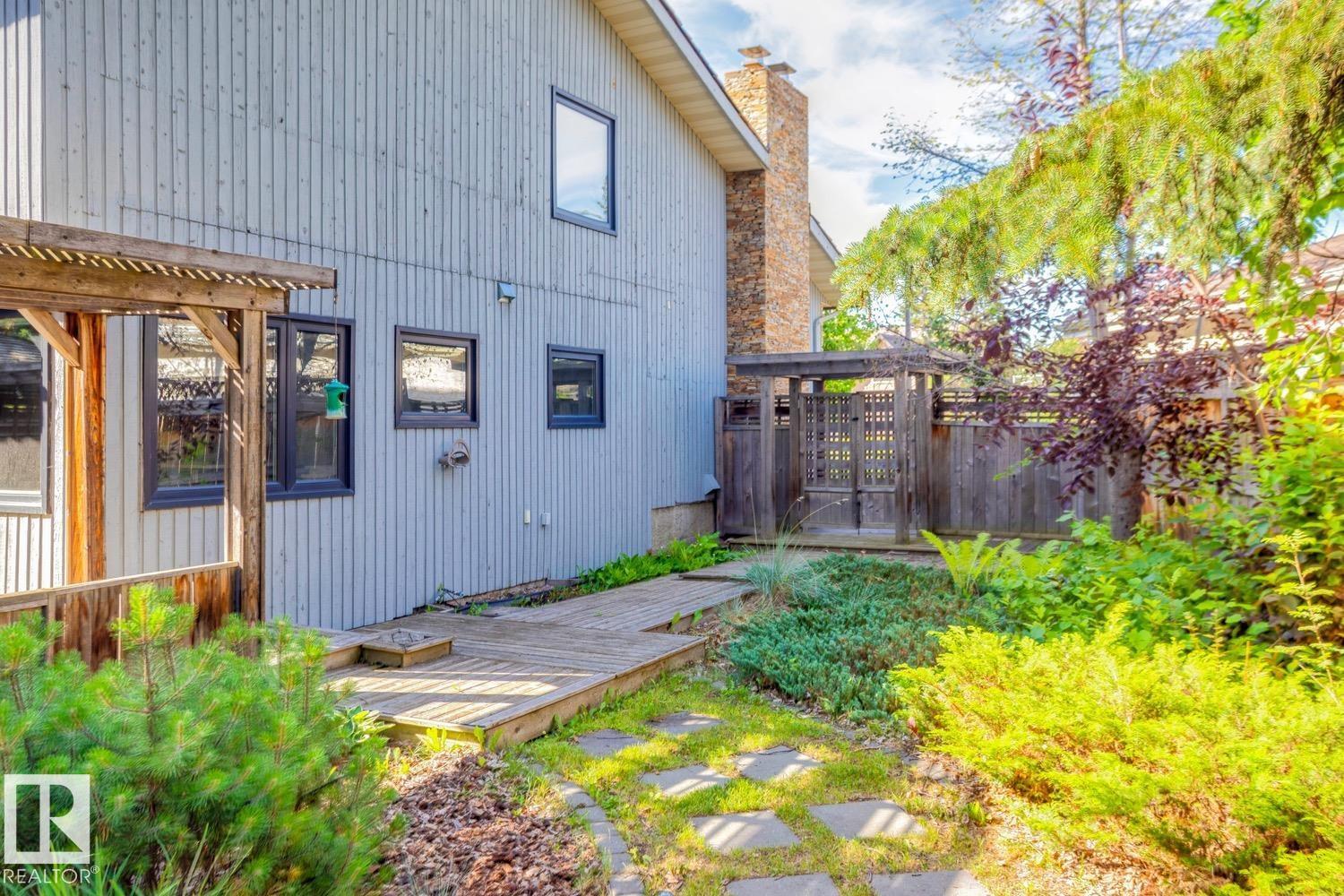 239 WAKINA DR NW, Edmonton