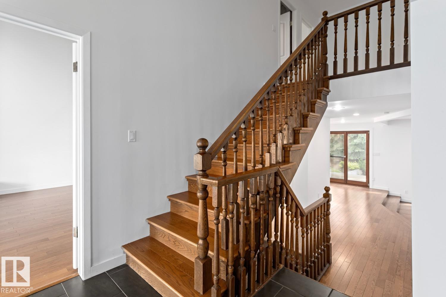 239 WAKINA DR NW, Edmonton