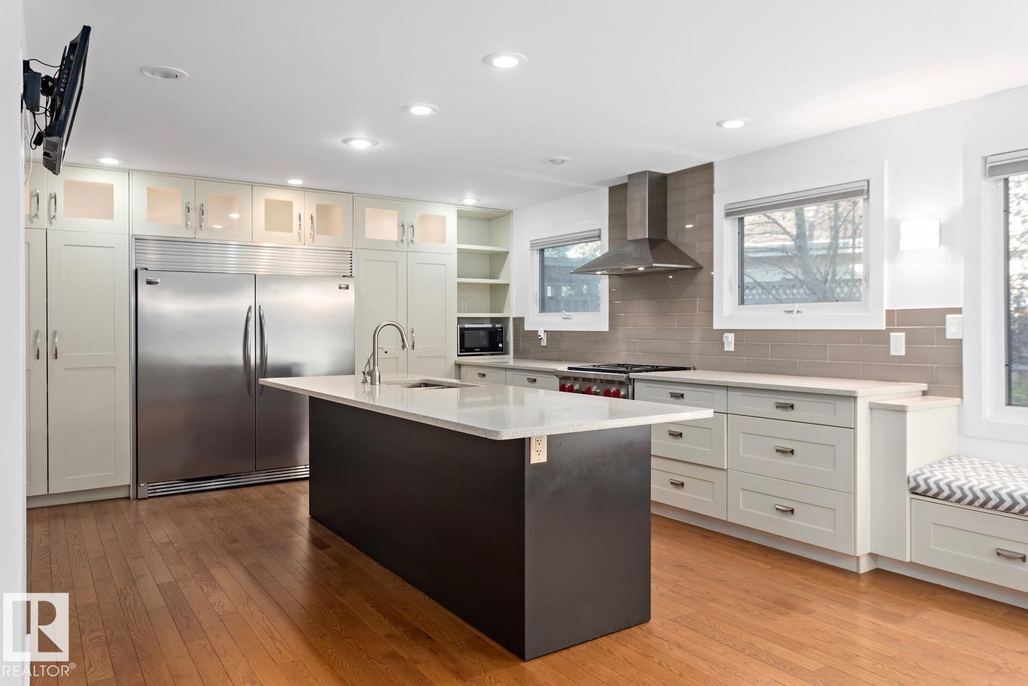 239 WAKINA DR NW, Edmonton