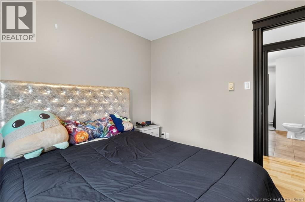 482 TWIN OAKS DRIVE - 36