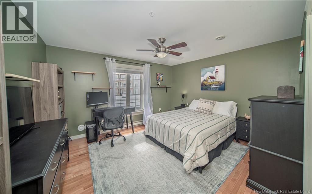 #11 35 Lian Street - 17