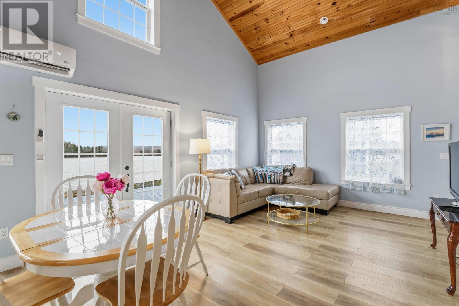 Property 5 of 42 of 6 Massachusetts Road